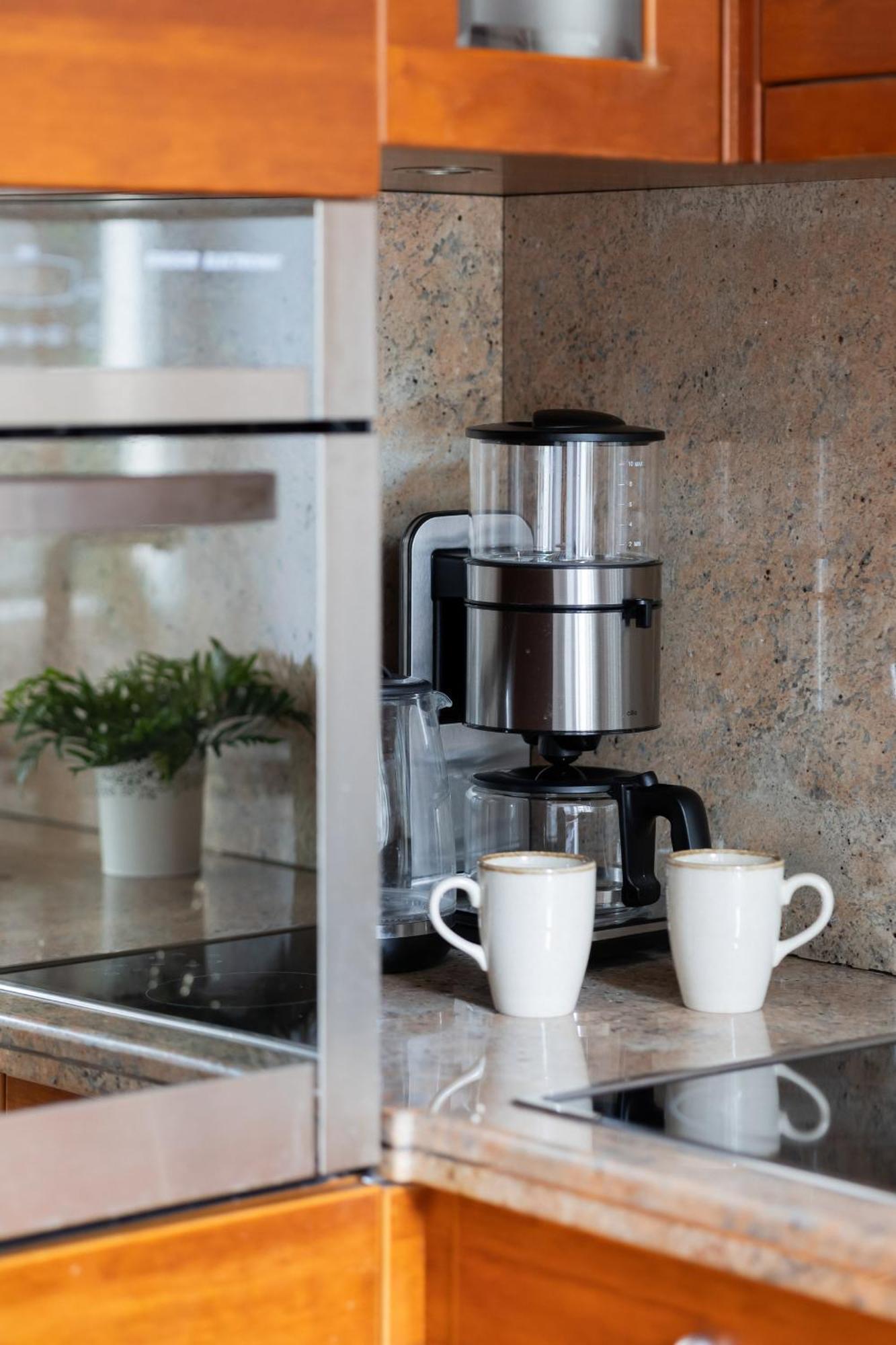 Elegant Filtry With Parking In By Renters Apartment *
