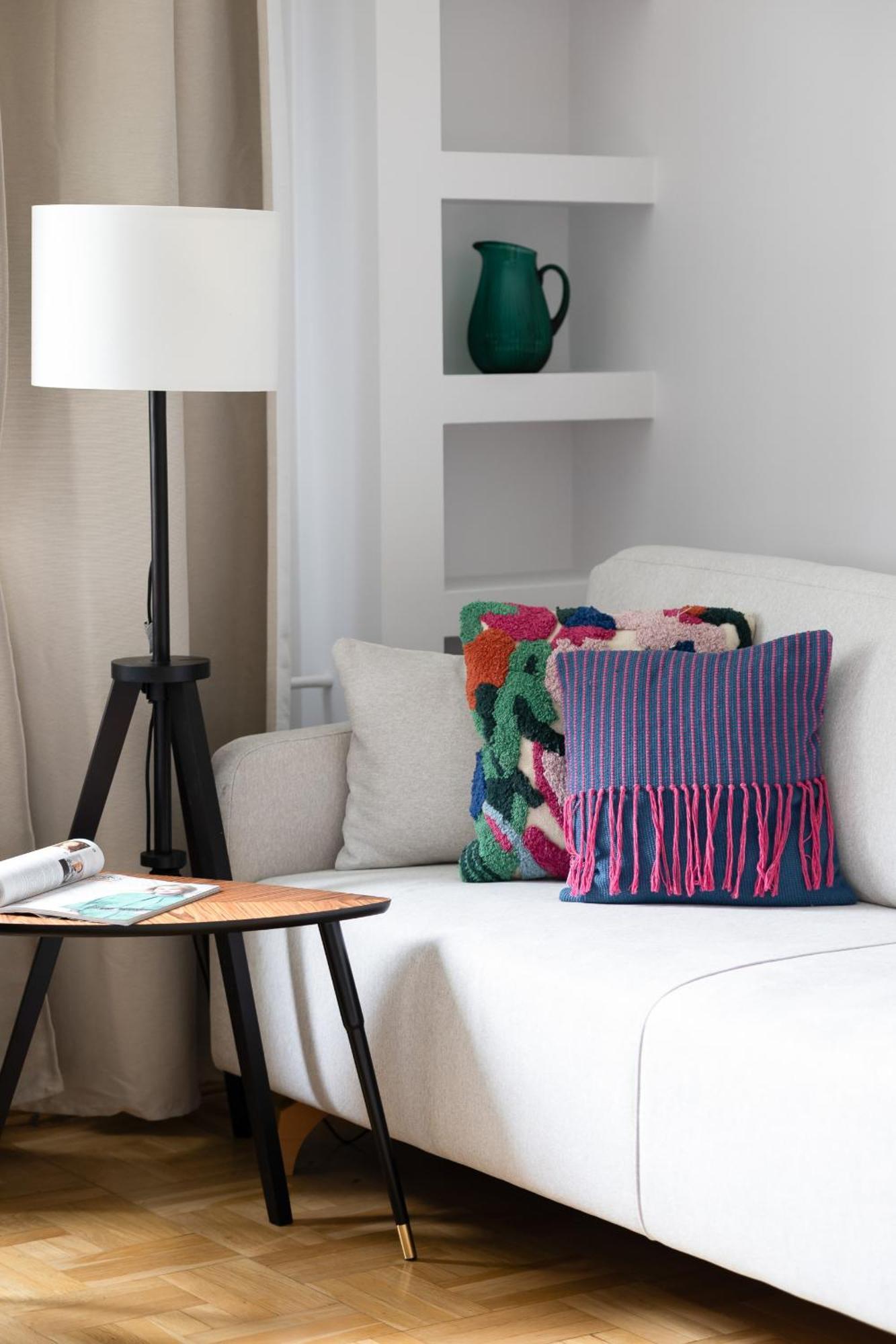 Elegant Filtry With Parking In By Renters Apartment *