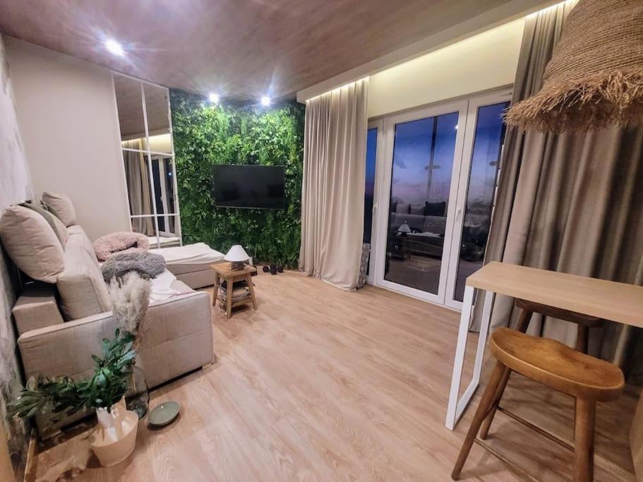 Jungle Apartment *