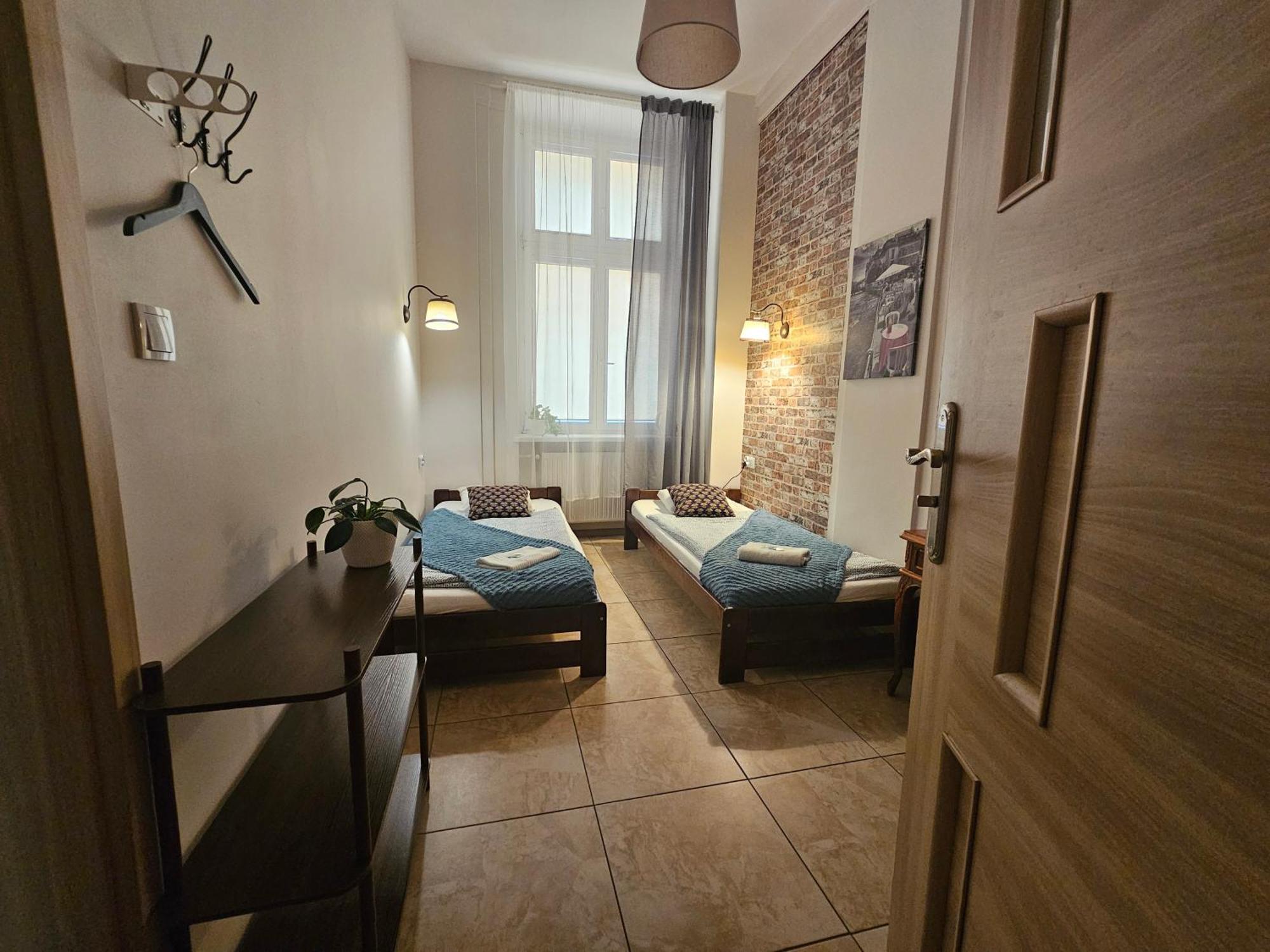 Deja Vu Hostel *