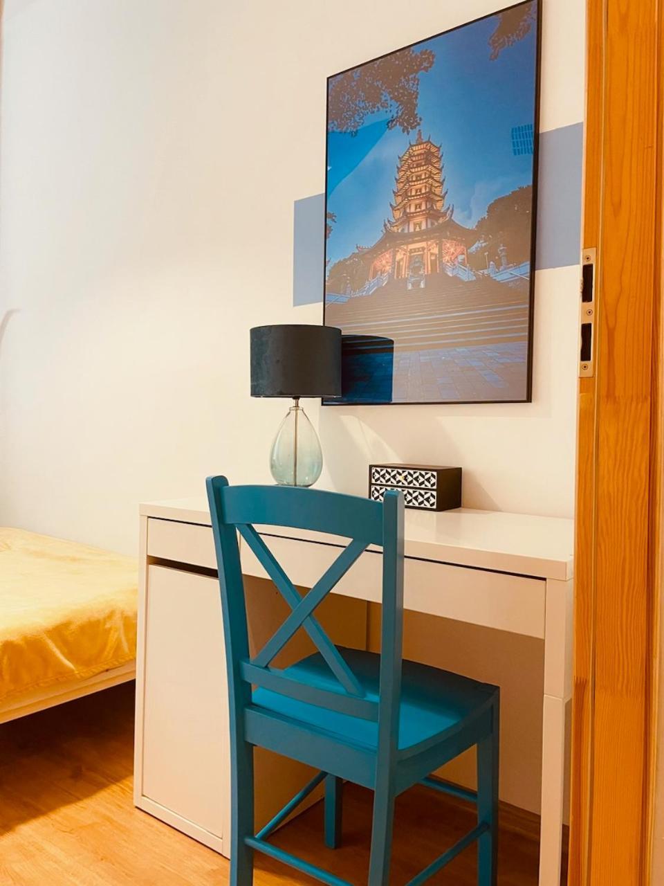 Luxury 4-bedroom In Centre - Self-check In & Fast Wifi *