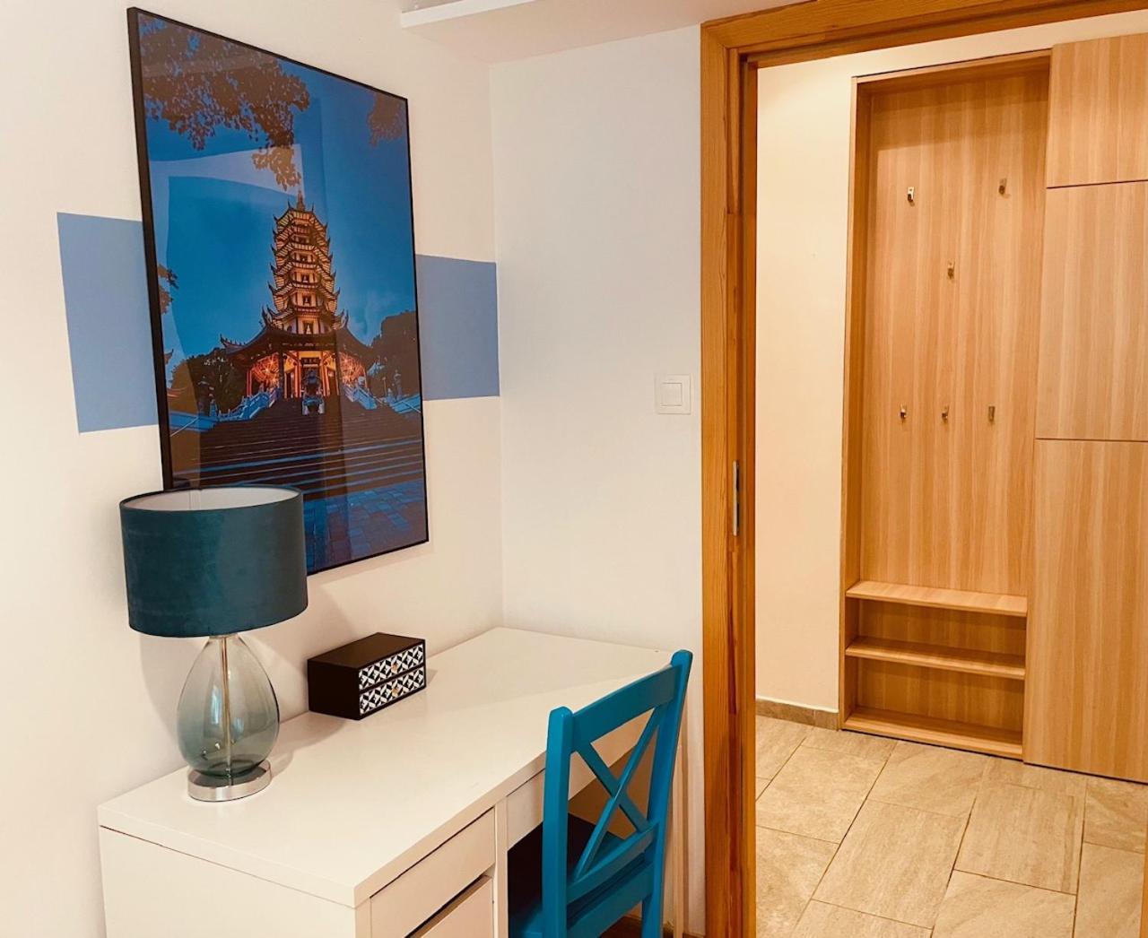 Luxury 4-bedroom In Centre - Self-check In & Fast Wifi Căn hộ *