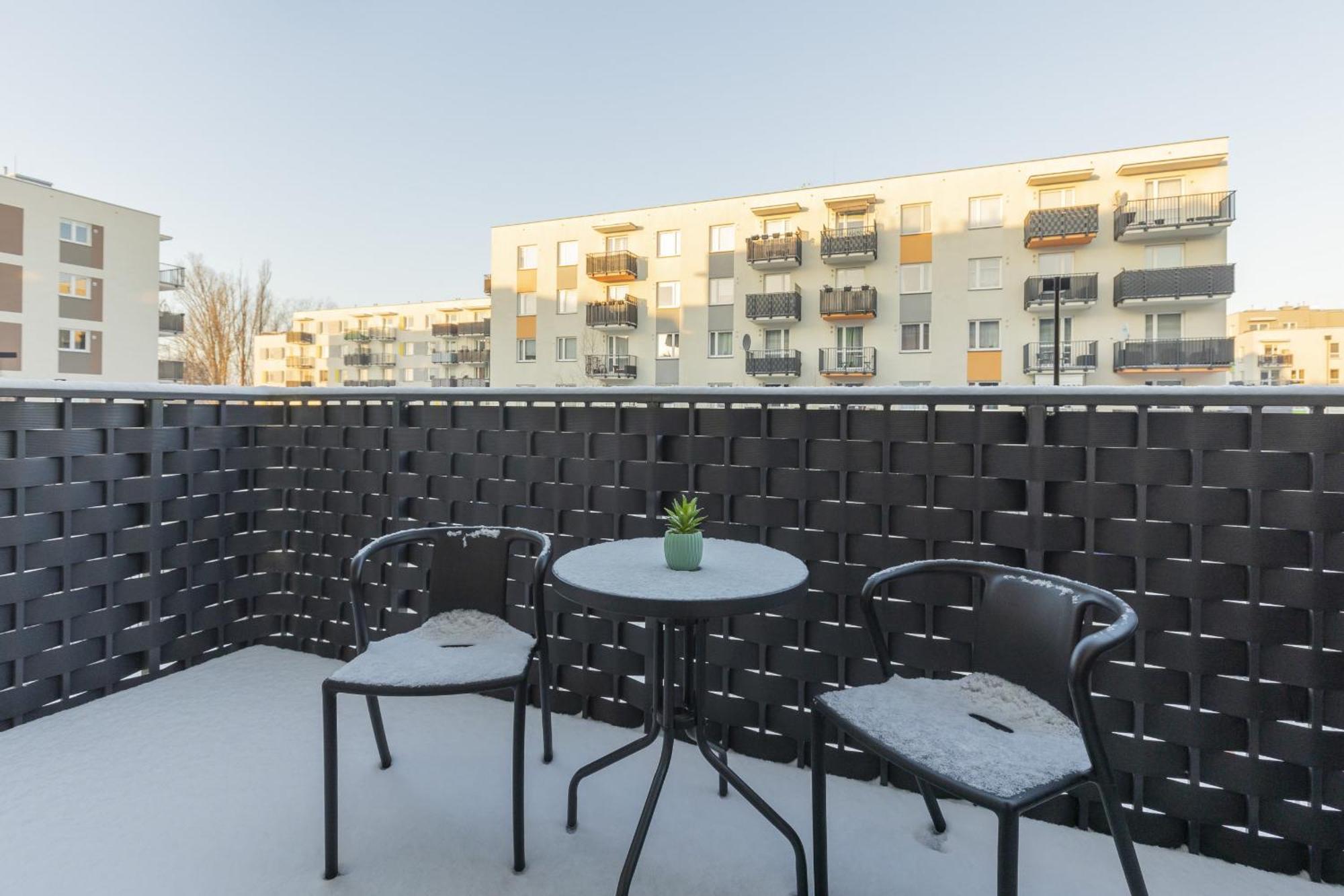 Subtle Colors In With Furnished Balcony By Renters Apartamento *