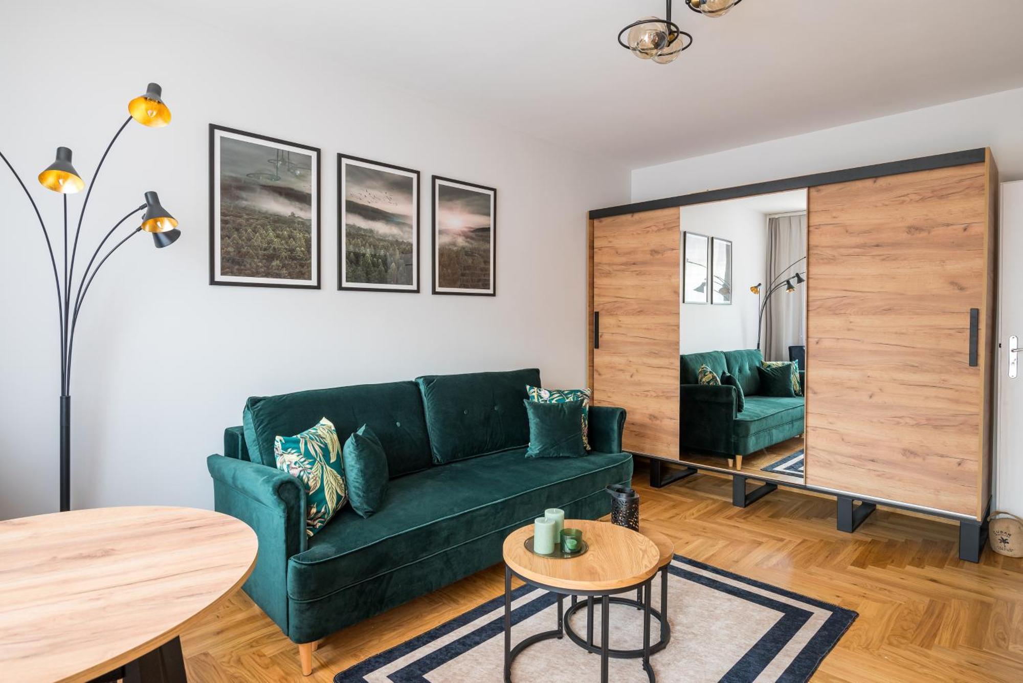 Burgaska 3-bedroom Apartment Warsaw