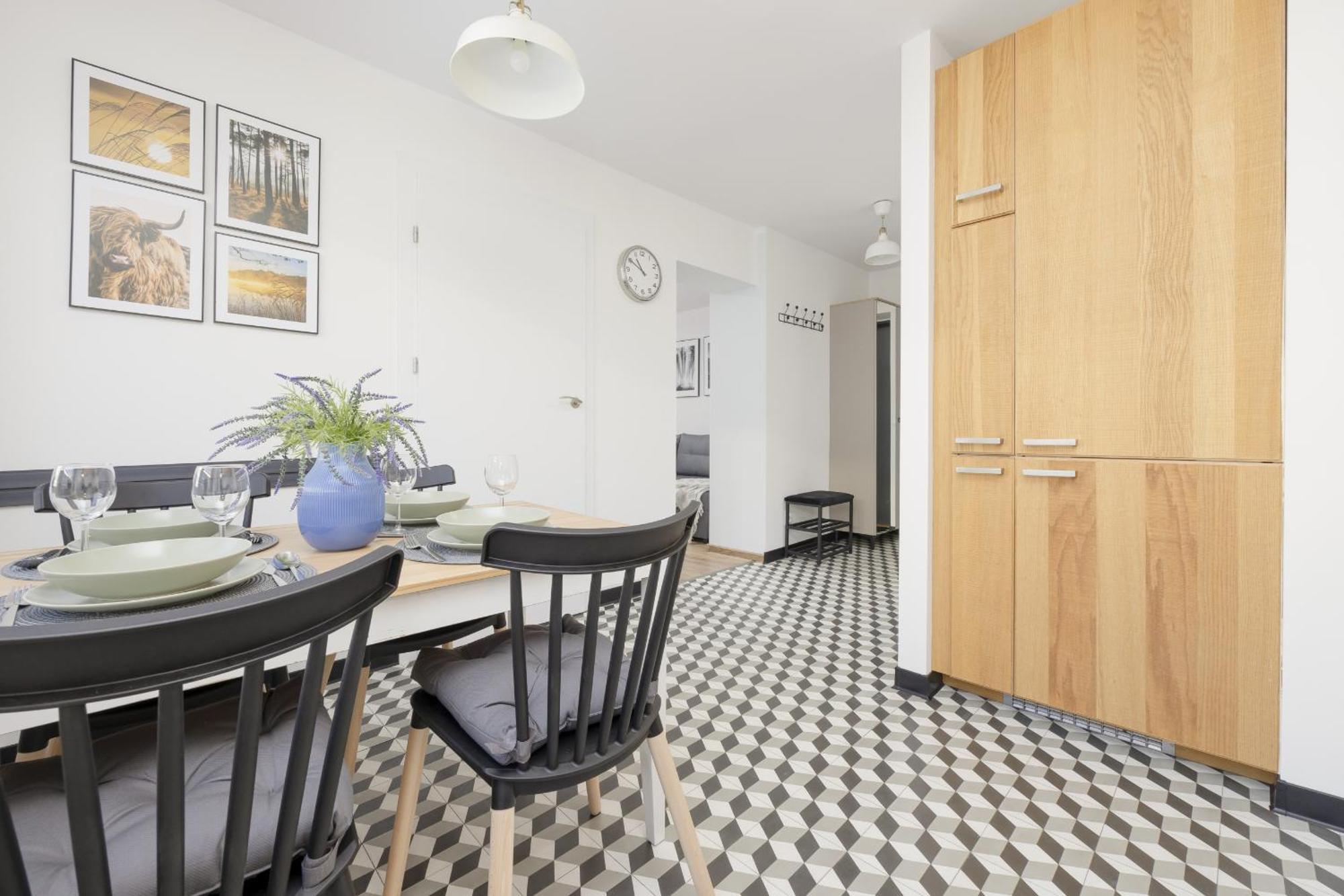 Elegant Grey Wspolna Srodmiescie In By Renters Apartment