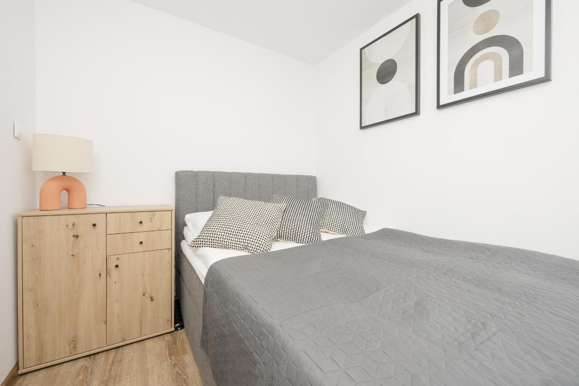 Apartment Elegant Grey Wspolna Srodmiescie In By Renters