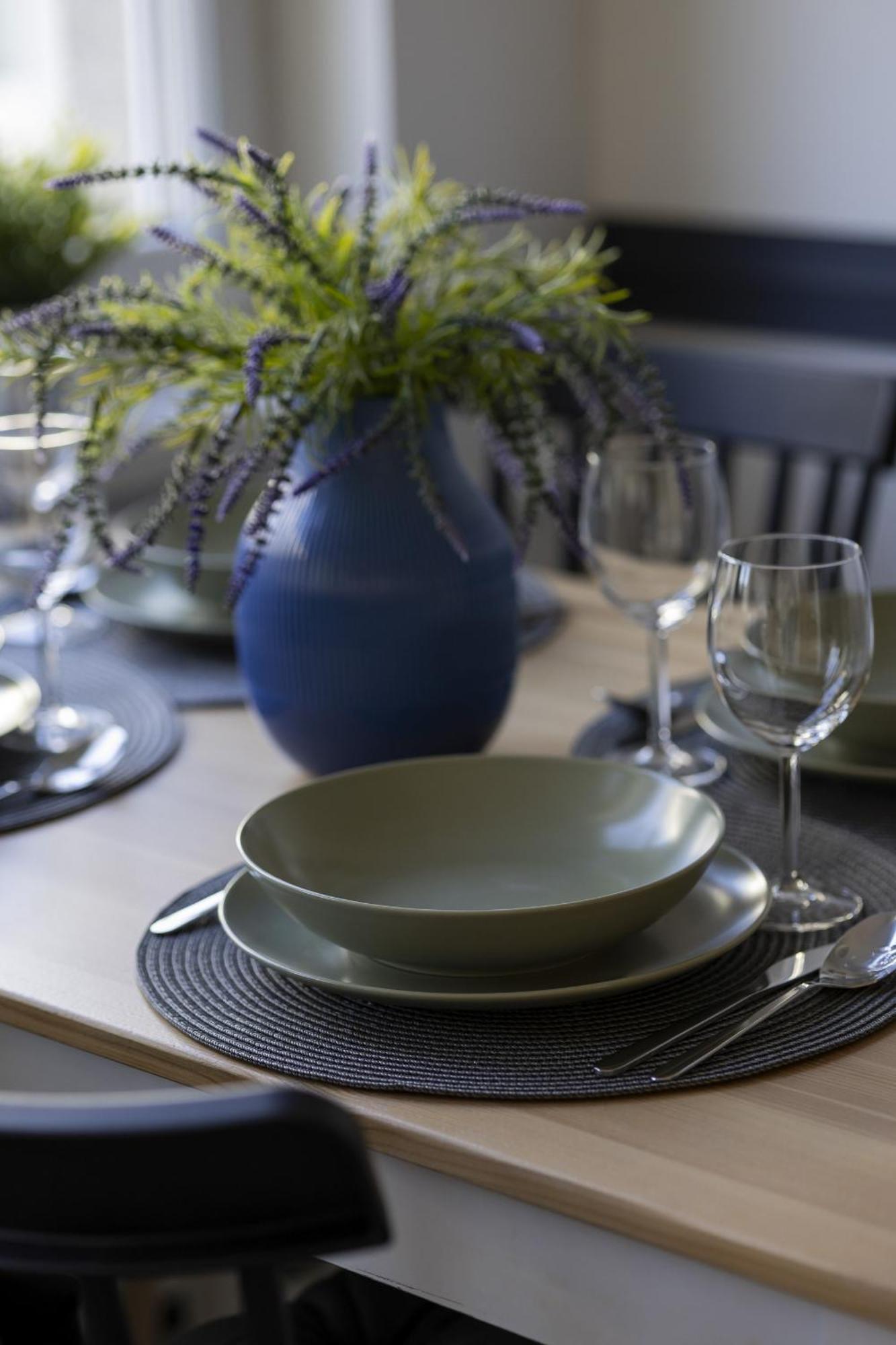 Elegant Grey Wspolna Srodmiescie In By Renters *