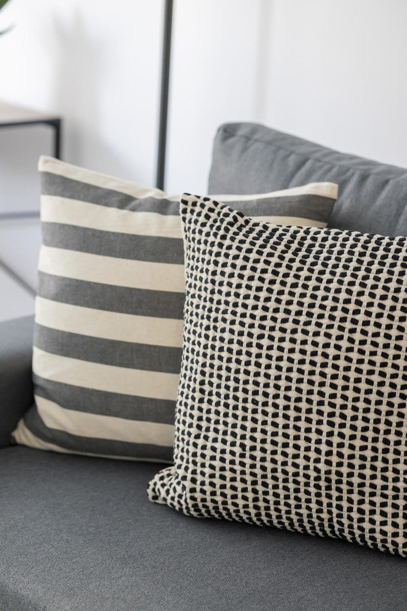 Elegant Grey Wspolna Srodmiescie In By Renters Apartment *