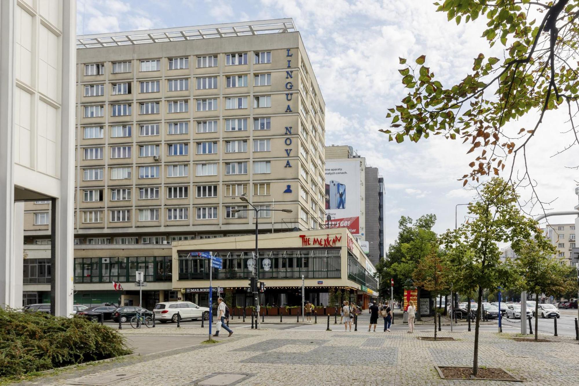 Elegant Grey Wspolna Srodmiescie In By Renters *