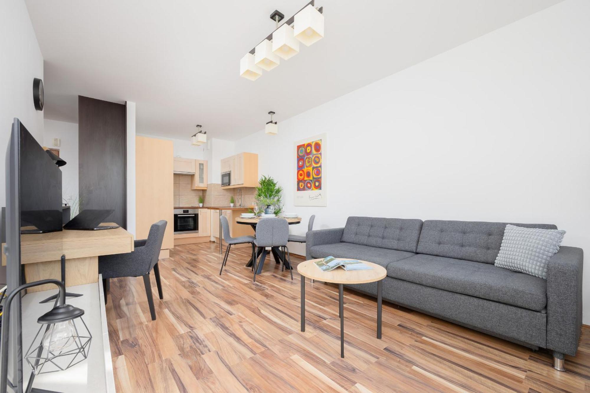 Spacious With Parking And Balcony By Renters Apartament *
