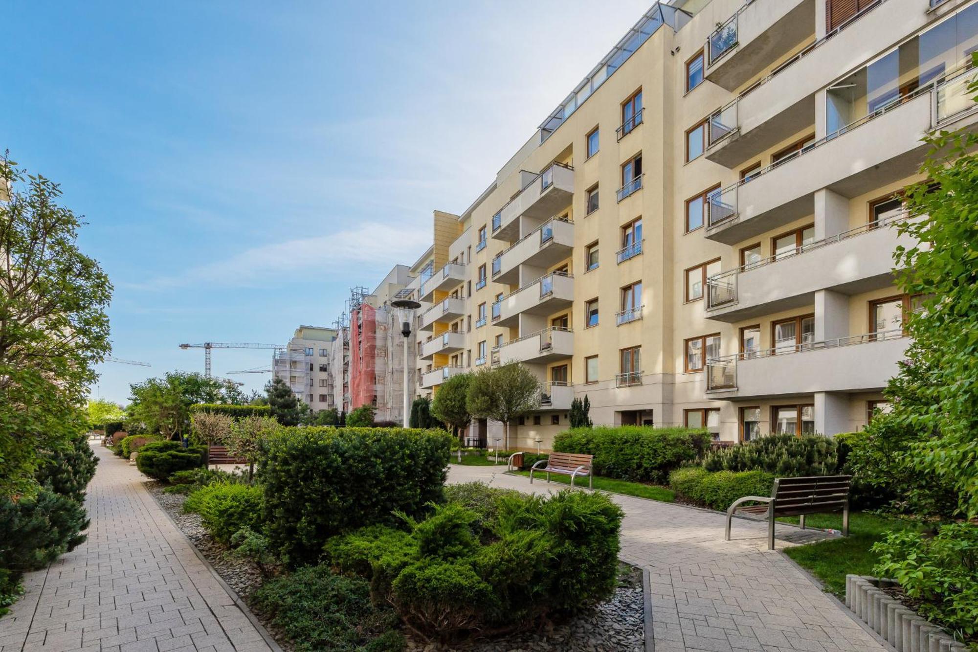 Apartament Spacious With Parking And Balcony By Renters Warszawa