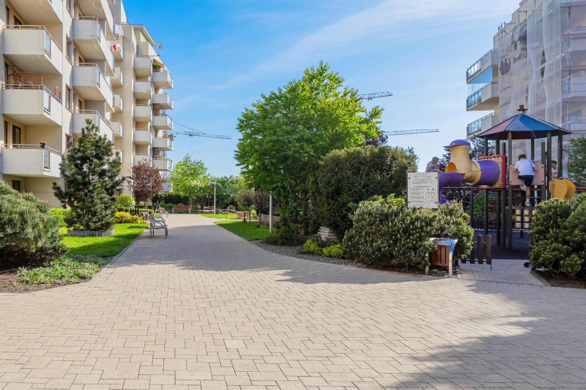 Apartament Spacious With Parking And Balcony By Renters Warszawa