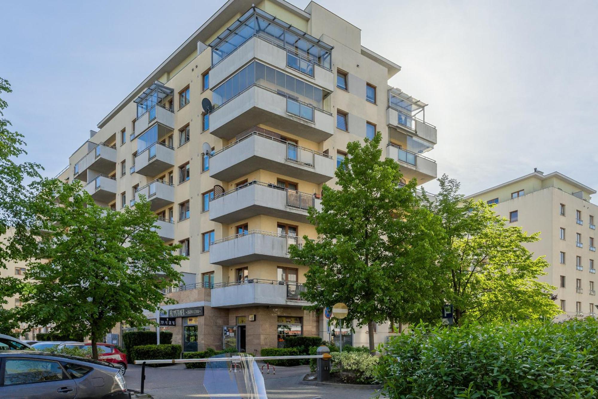 Spacious With Parking And Balcony By Renters Apartament Warszawa
