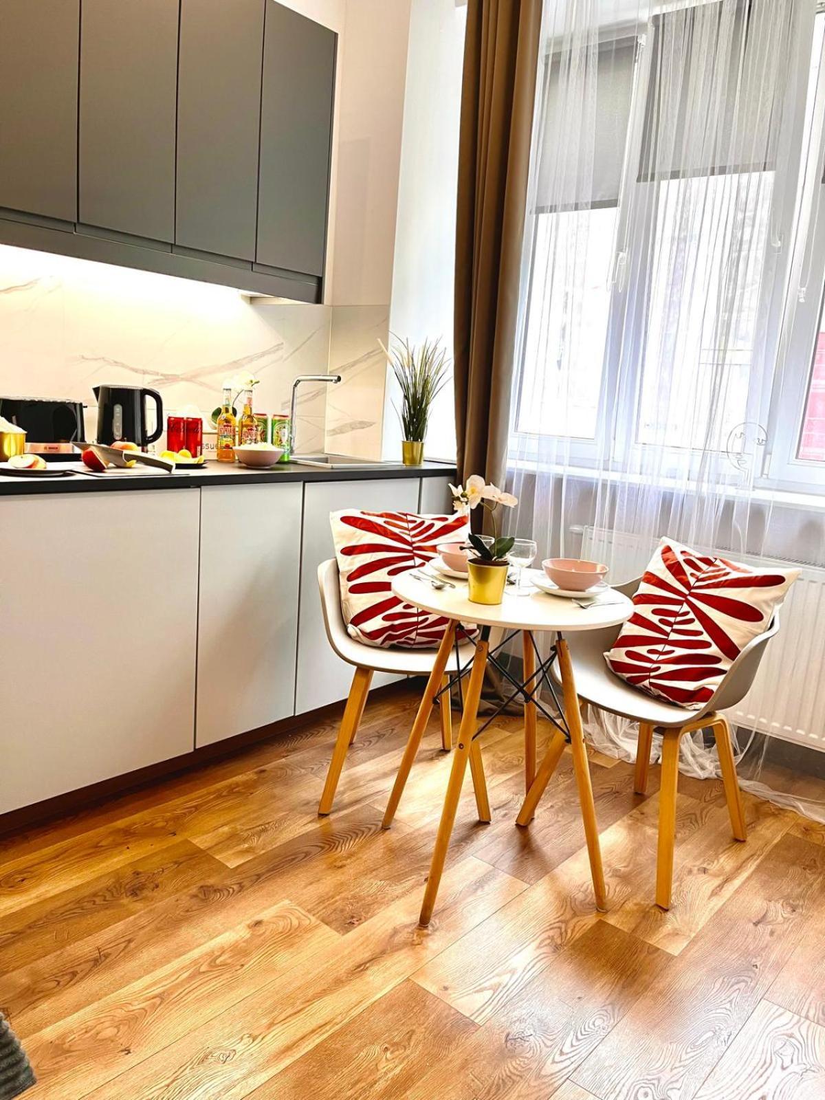 Super 1 Bed In Center Warsaw