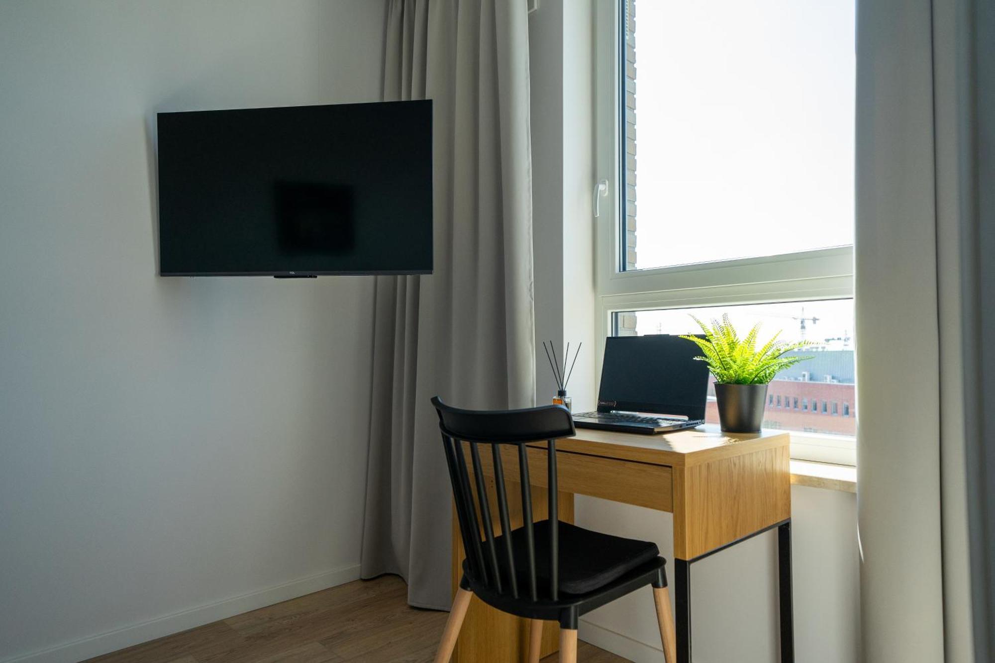 7th Floor Wlochy - Balcony, Workspace - By Rentujemy * Warsaw