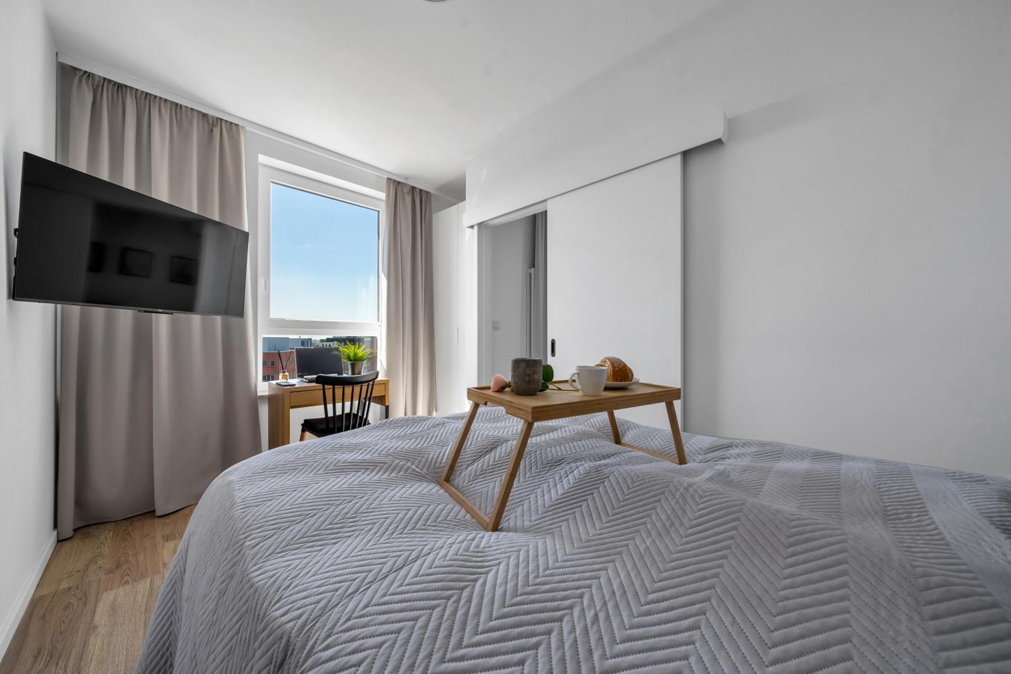 Apartment 7th Floor Wlochy - Balcony, Workspace - By Rentujemy *
