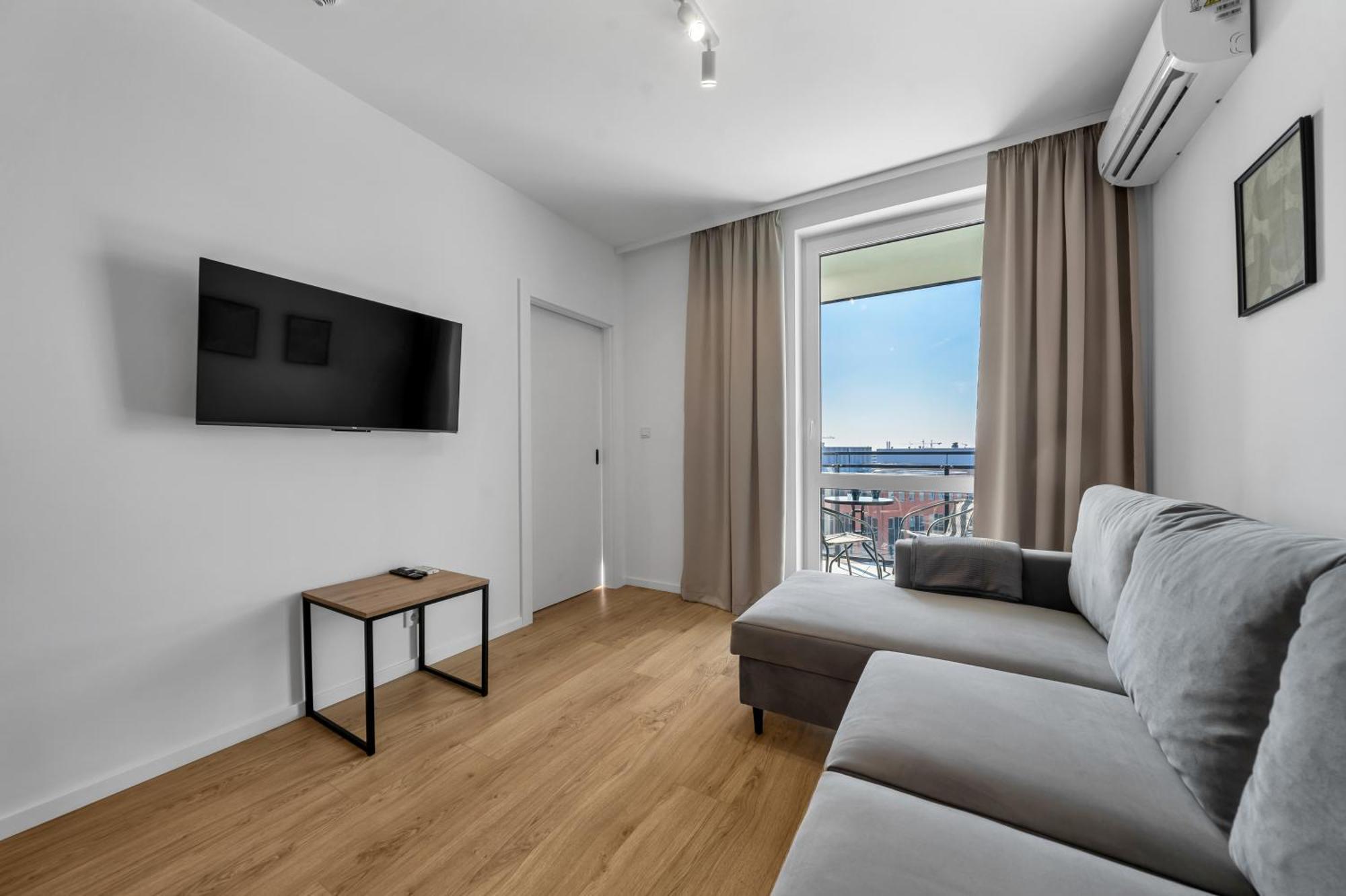 7th Floor Wlochy - Balcony, Workspace - By Rentujemy *