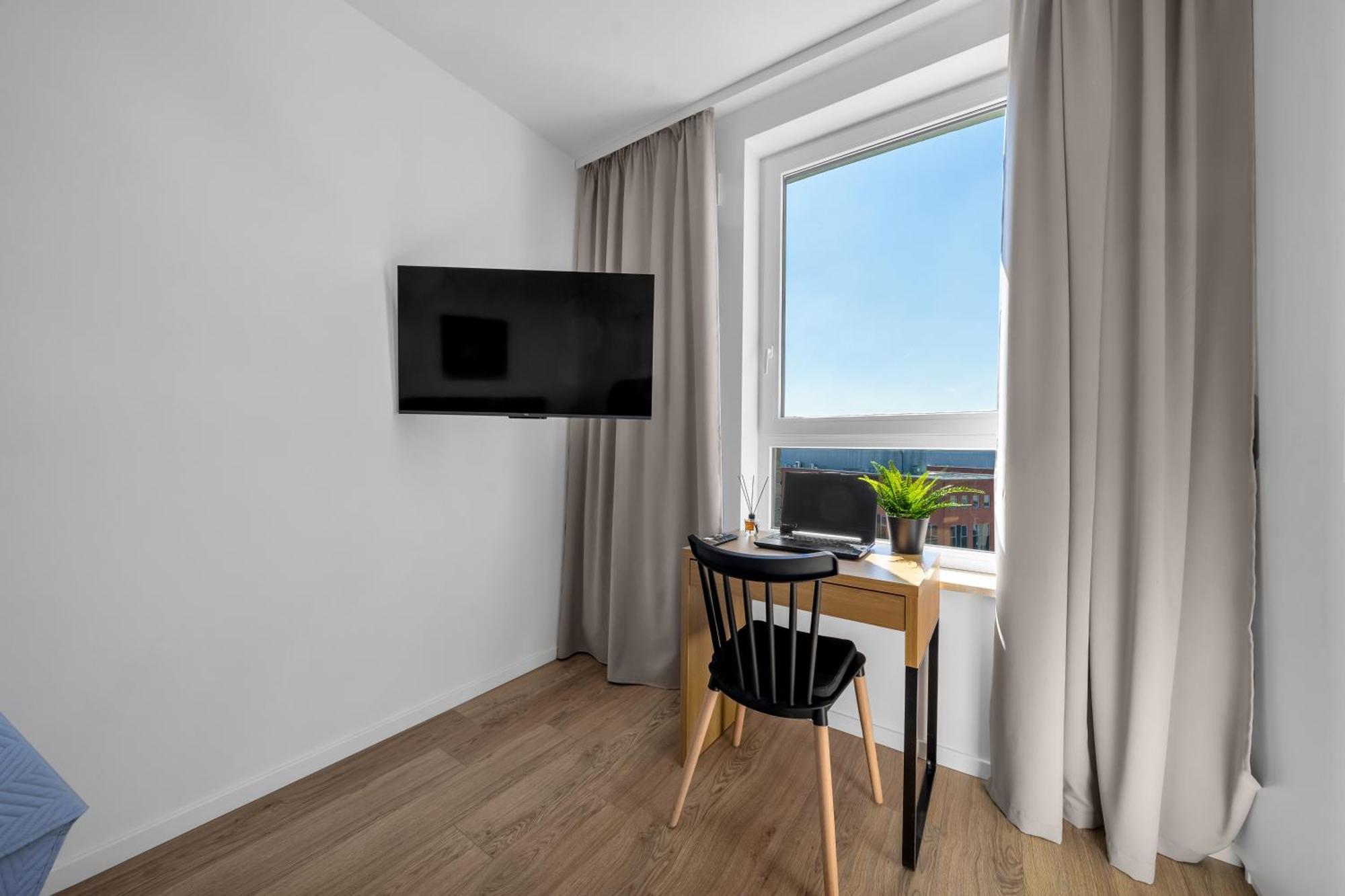 Apartment 7th Floor Wlochy - Balcony, Workspace - By Rentujemy