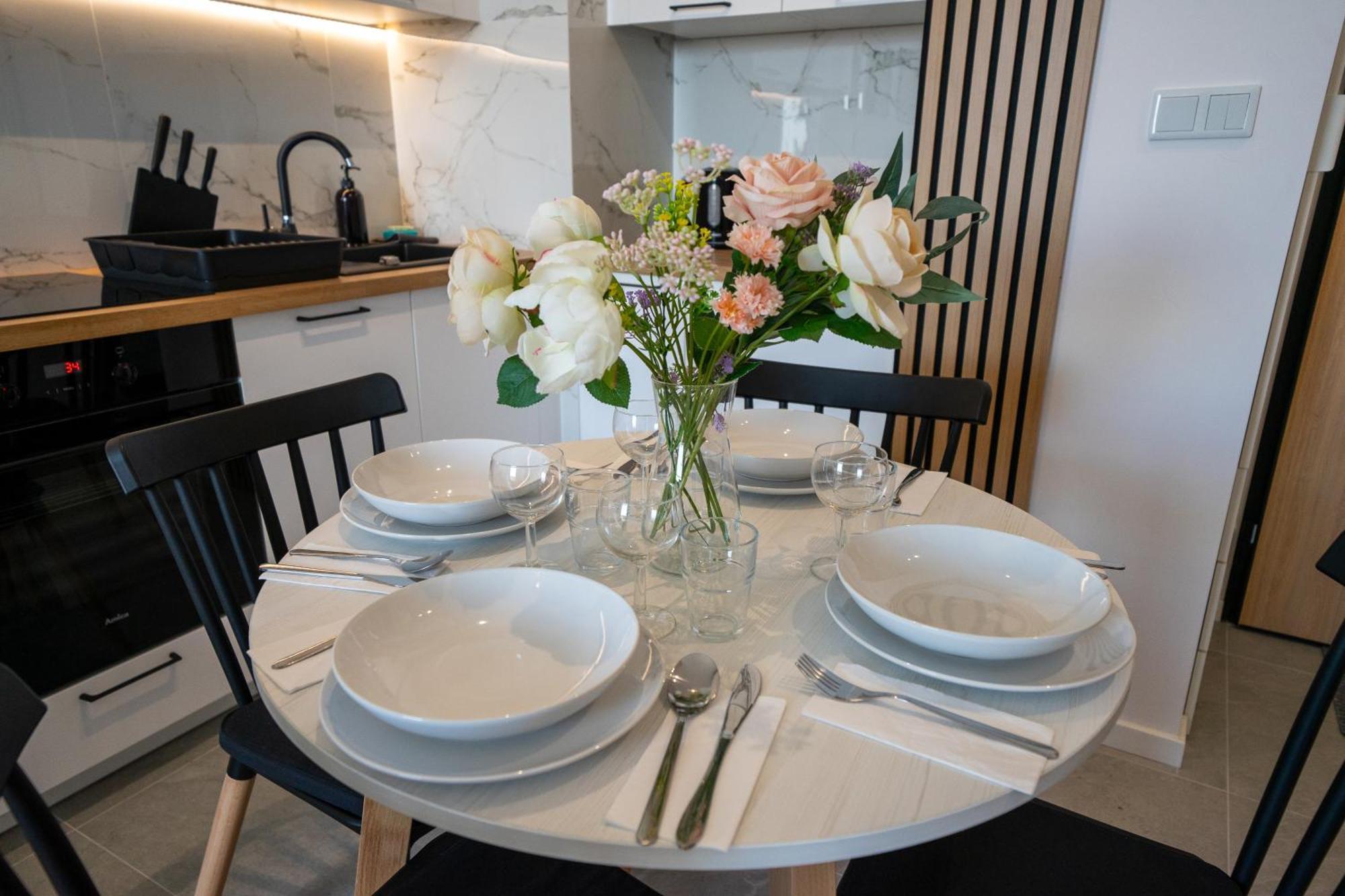 7th Floor Wlochy - Balcony, Workspace - By Rentujemy Apartment *