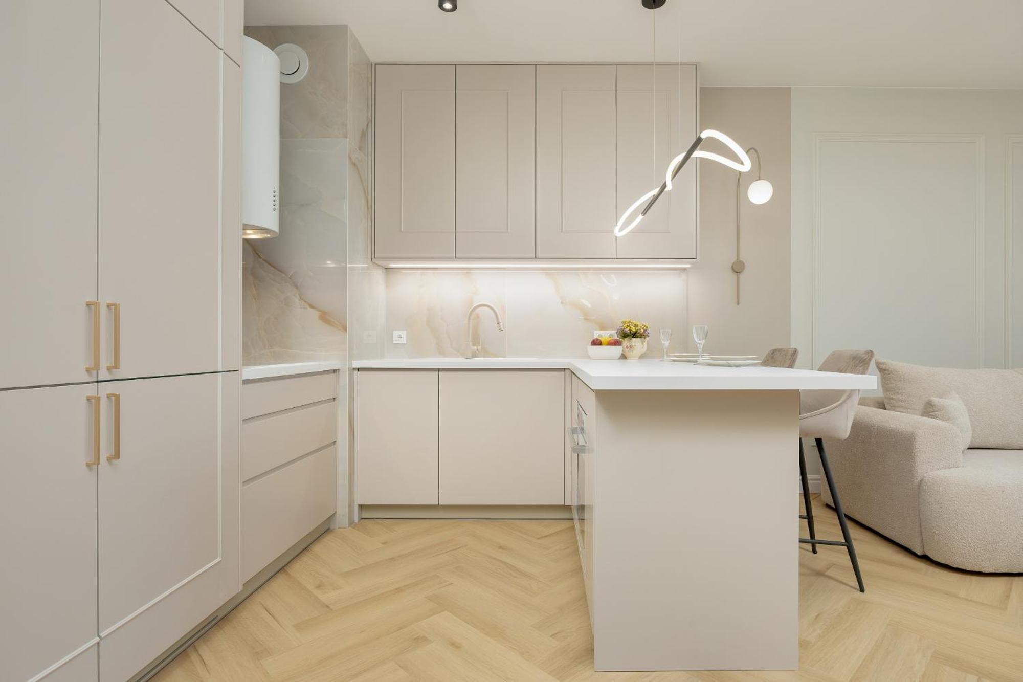 Zupnicza Elegant With Balcony By Renters Apartament