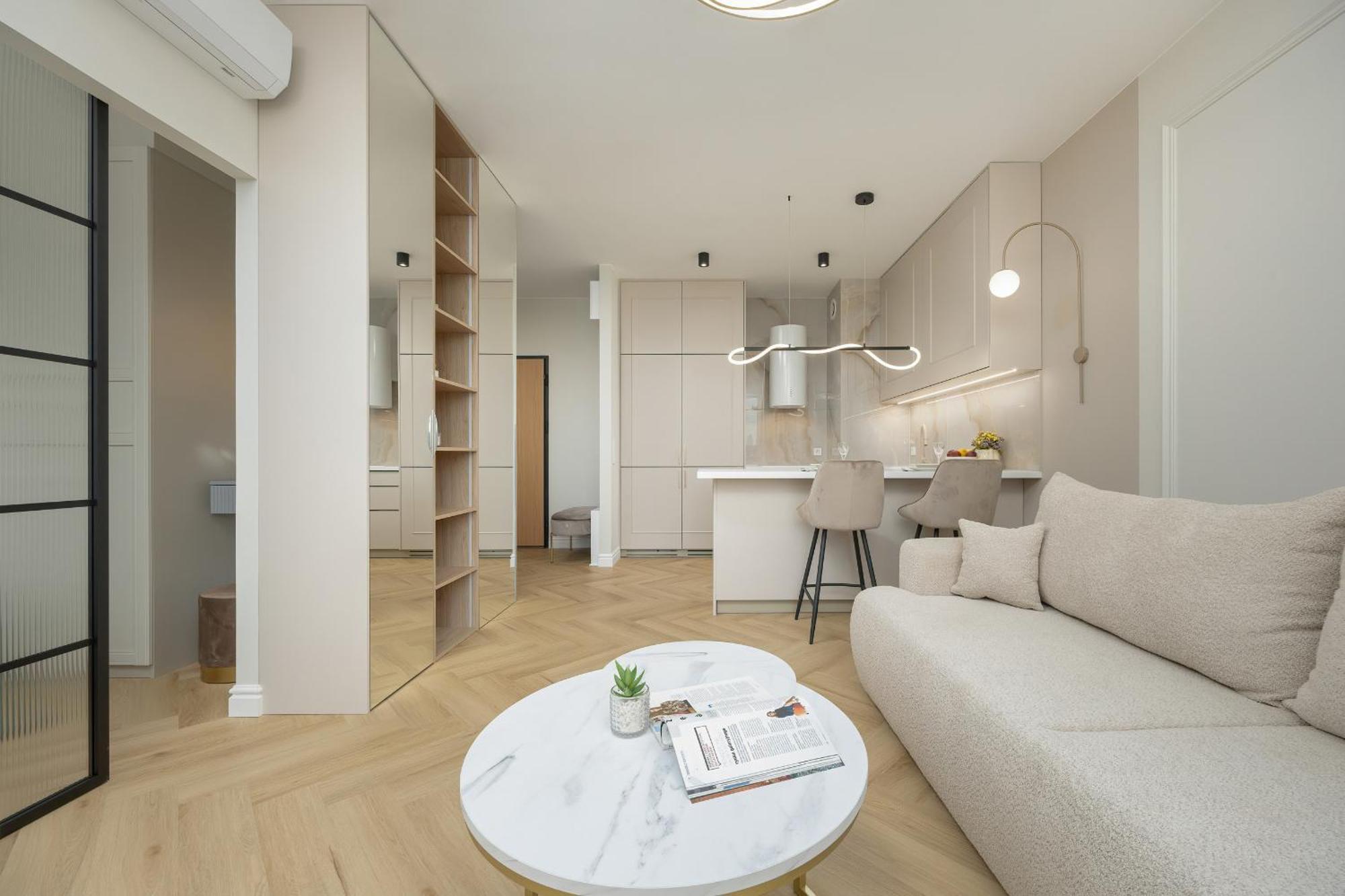 Zupnicza Elegant With Balcony By Renters *
