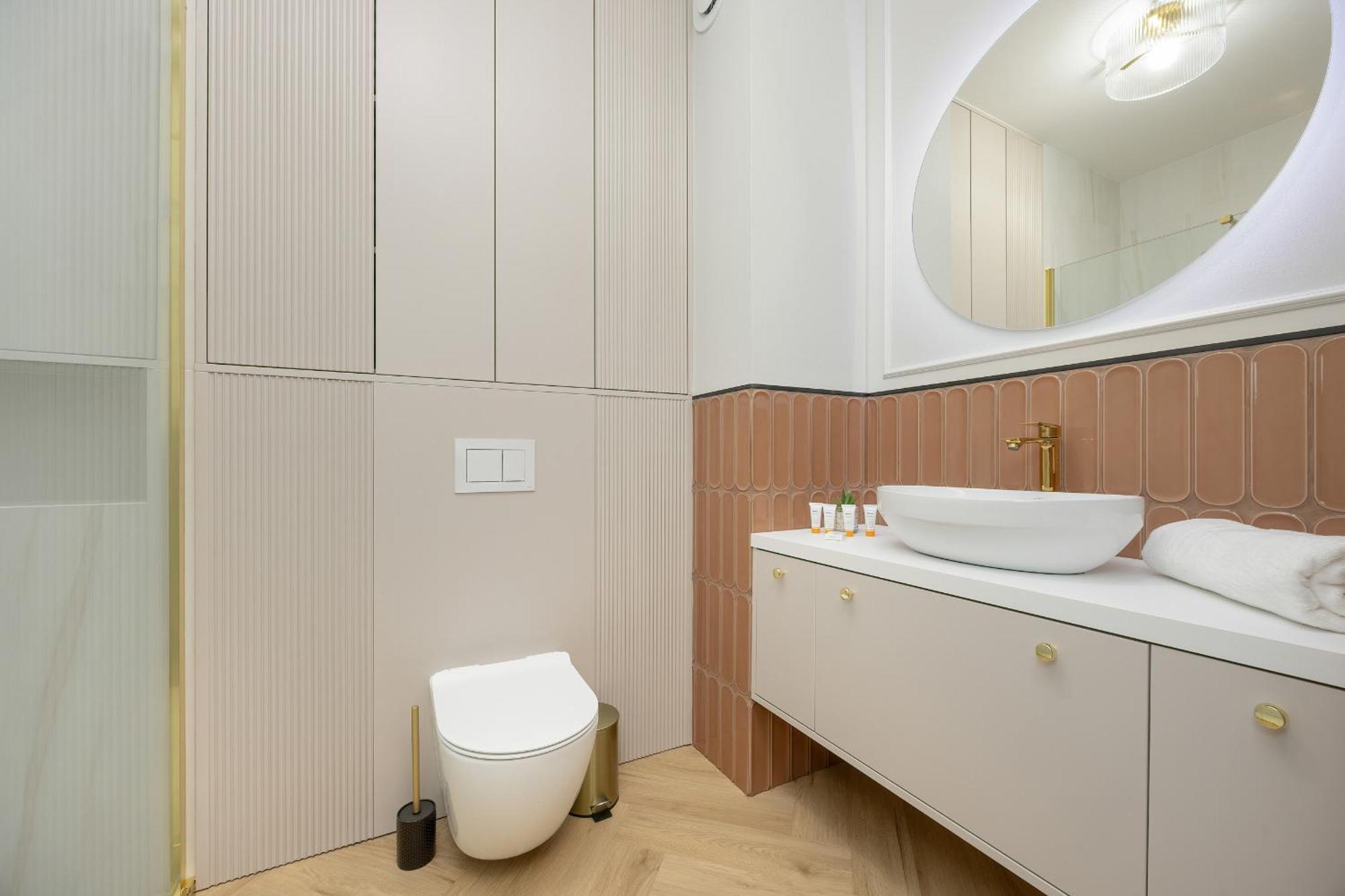 Zupnicza Elegant With Balcony By Renters Apartament *