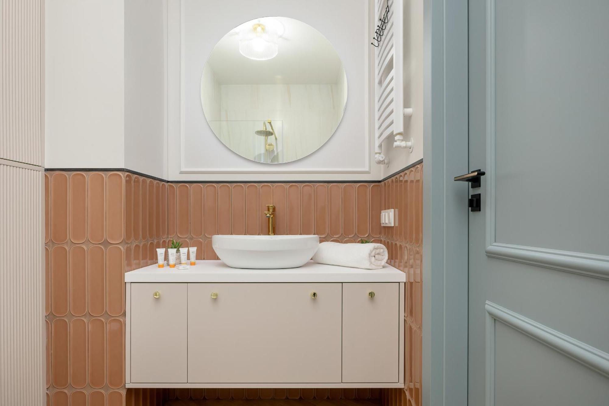 Zupnicza Elegant With Balcony By Renters