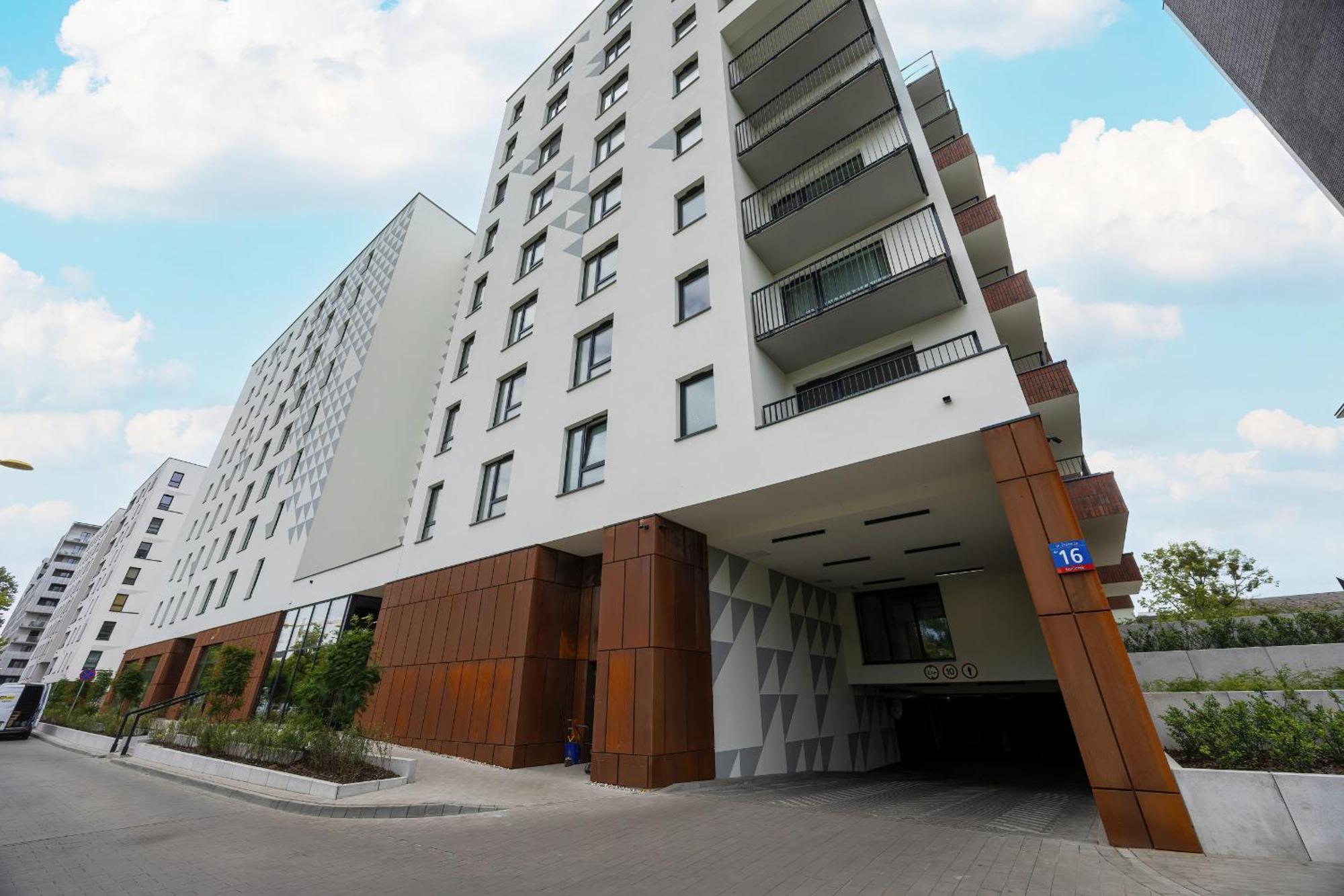 Zupnicza Elegant With Balcony By Renters