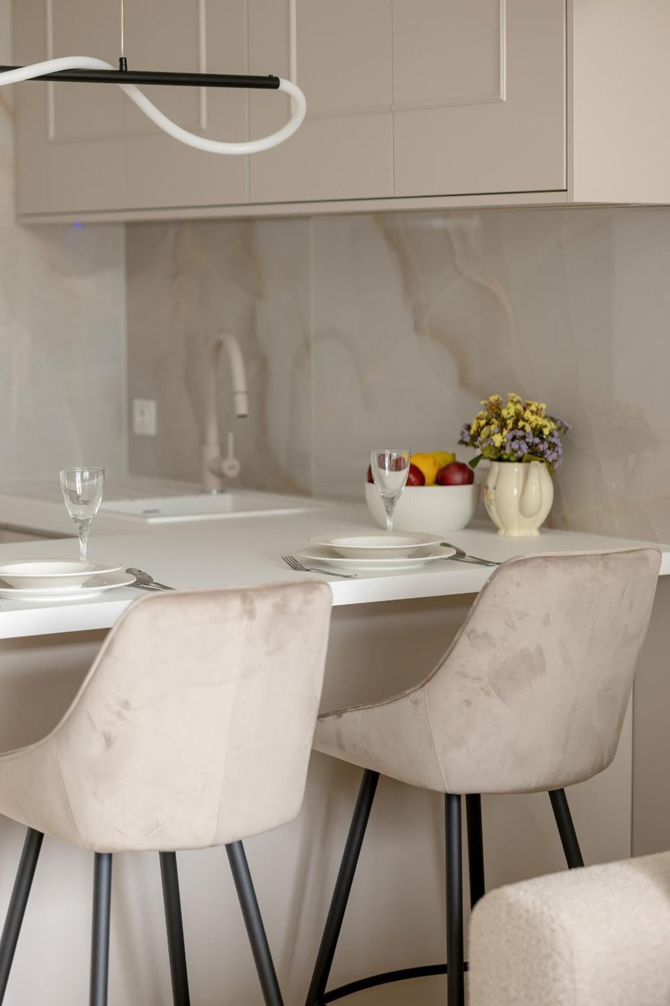Apartament Zupnicza Elegant With Balcony By Renters
