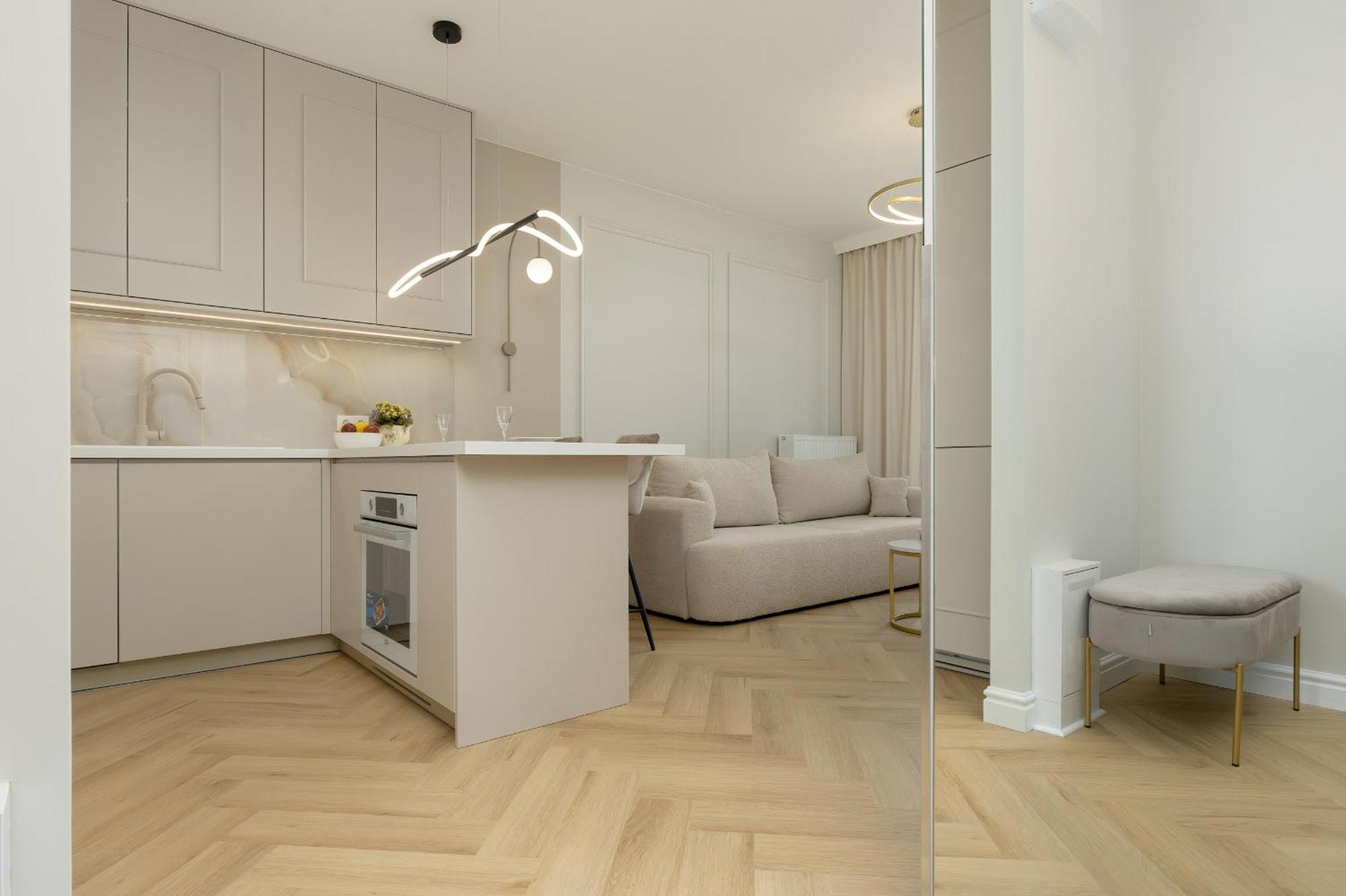 Zupnicza Elegant With Balcony By Renters