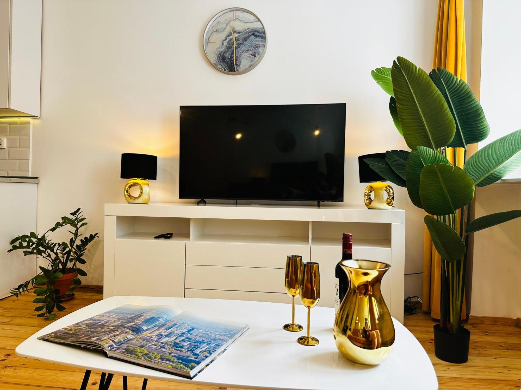 Luxury 4-bedroom In Centre - Self-check In & Fast Wifi * Warsaw