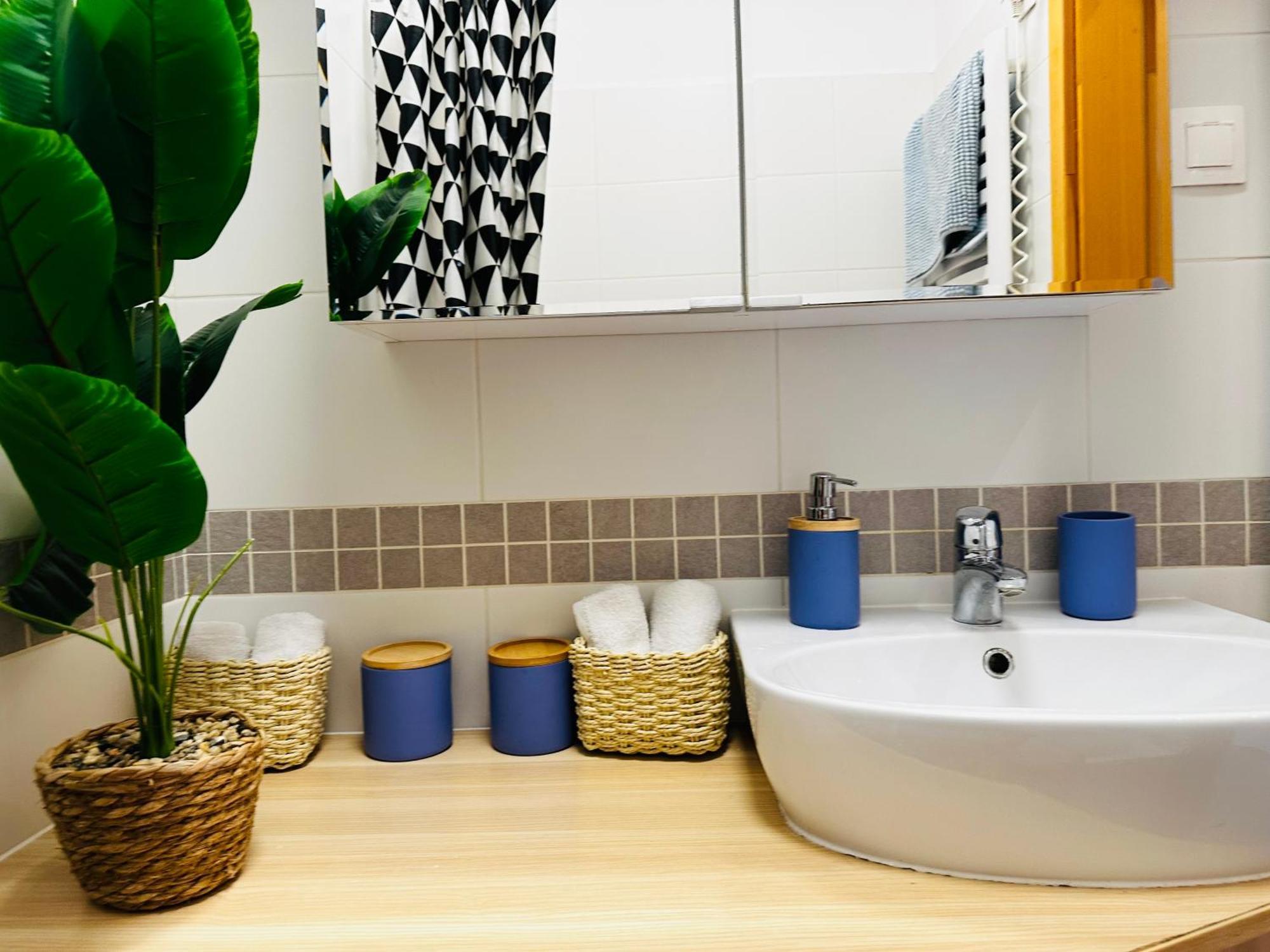 Luxury 4-bedroom In Centre - Self-check In & Fast Wifi Apartment