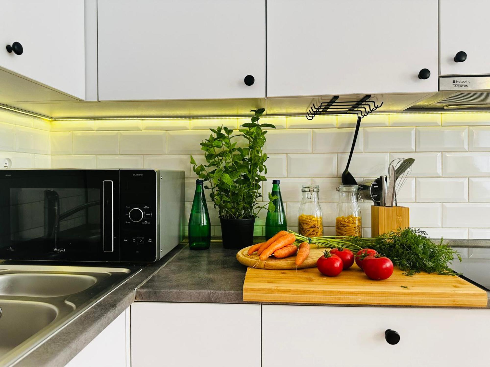 Luxury 4-bedroom In Centre - Self-check In & Fast Wifi Warsaw