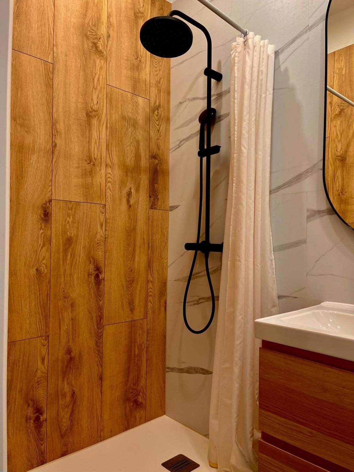 Amazing 1 Center, Sauna Apartment