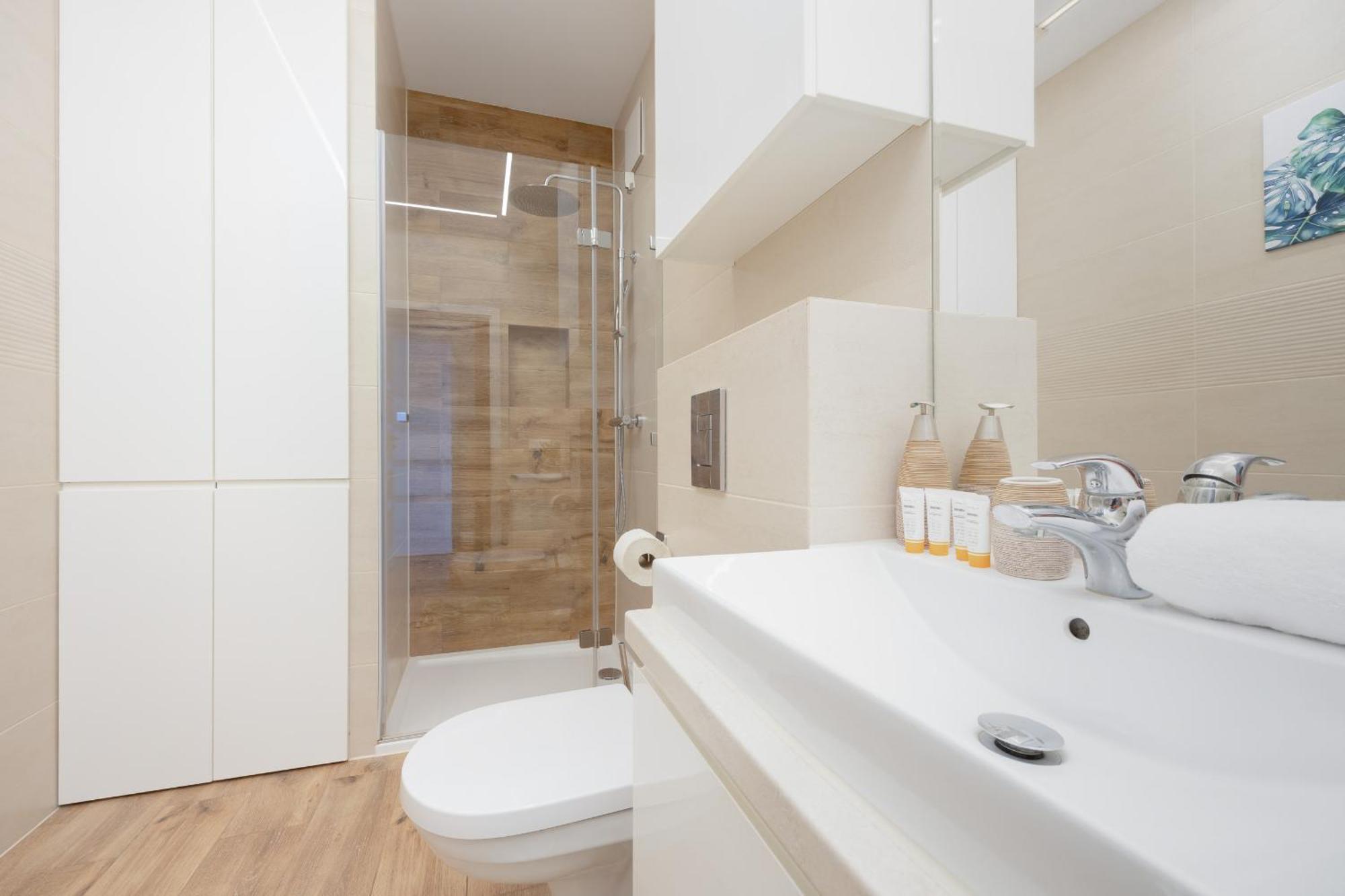 Apartment Klimatyzowany Z Parkingiem W Stolicy By Renters