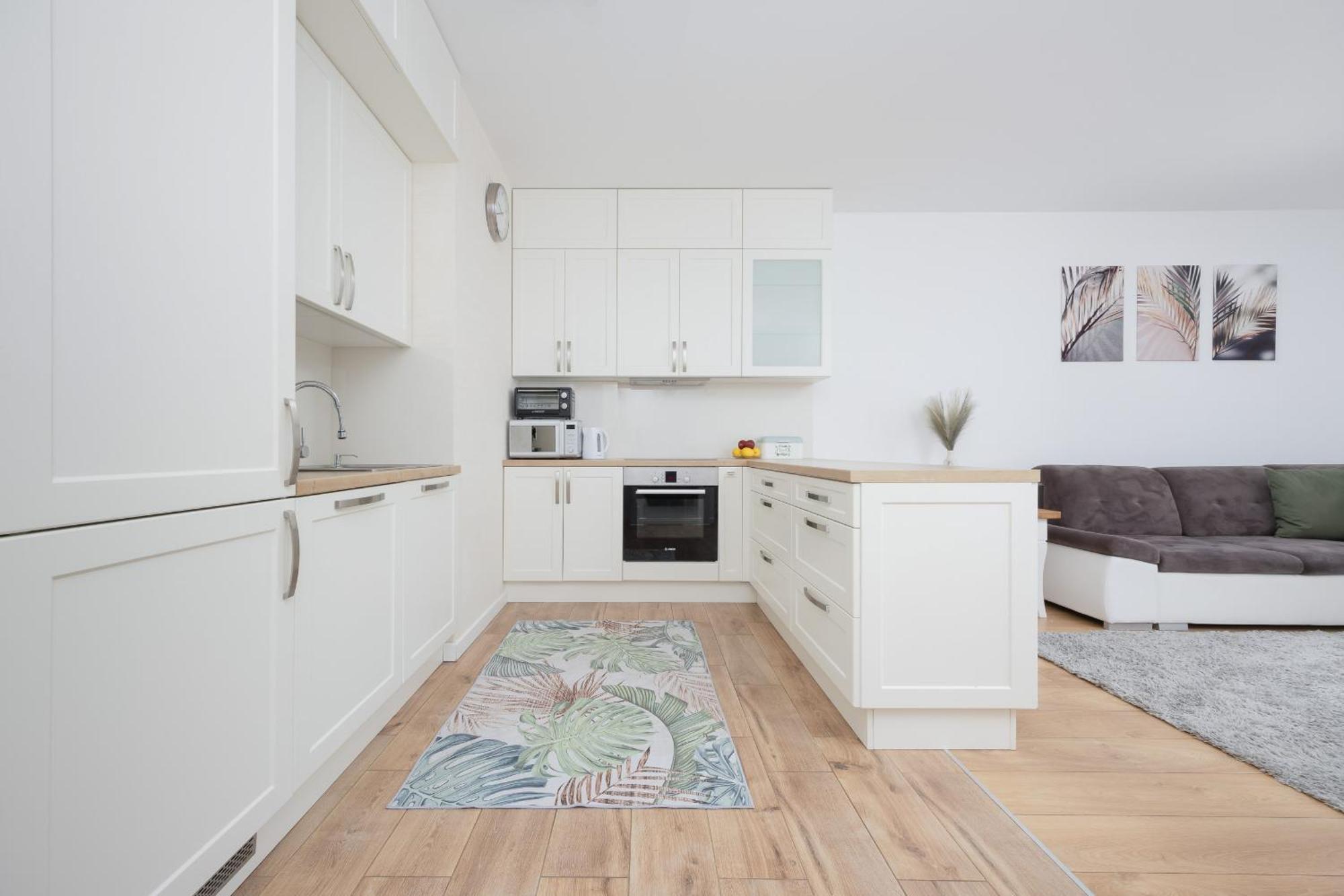 Klimatyzowany Z Parkingiem W Stolicy By Renters Apartment