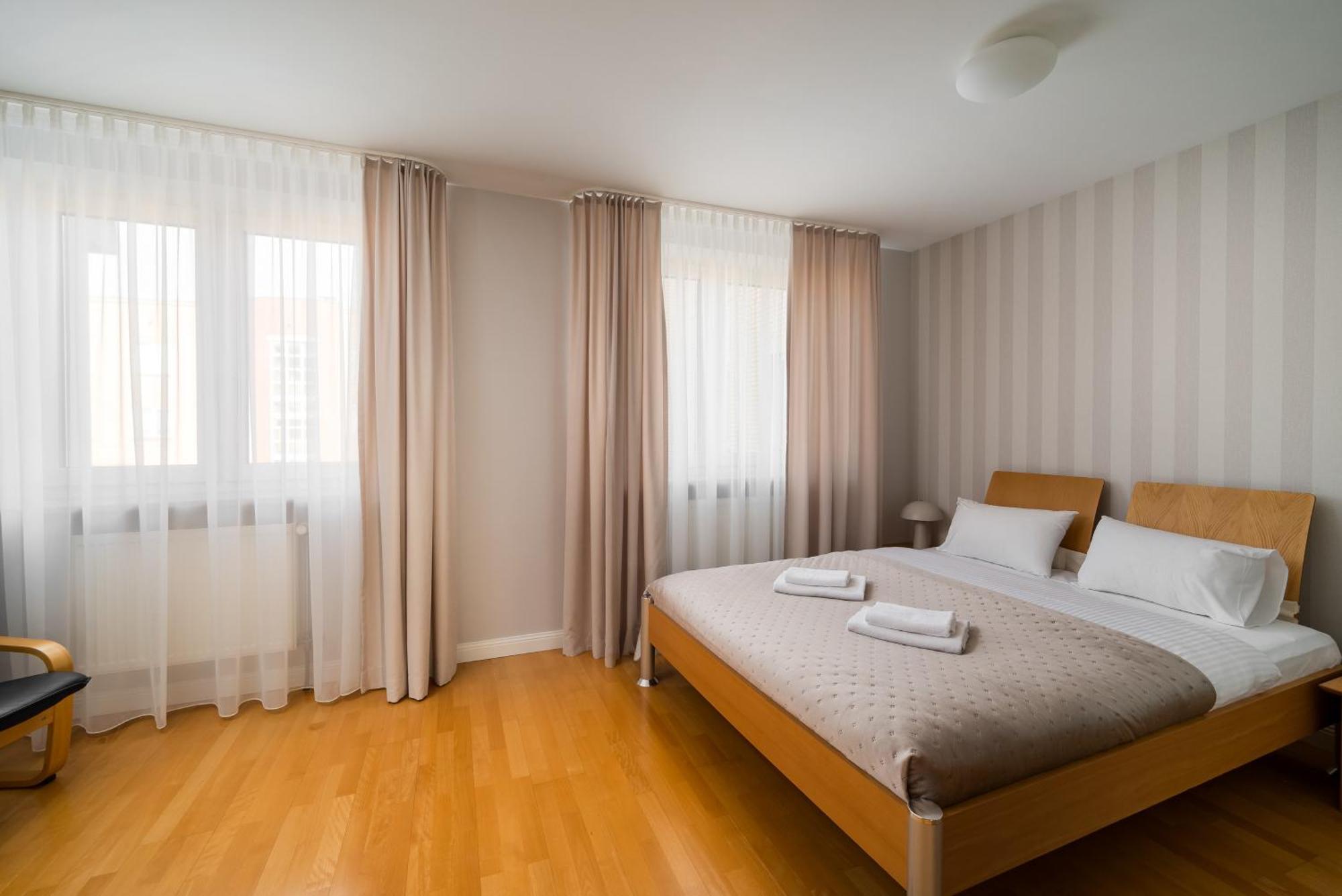 Metro Imielin 2-bedroom Apartment *