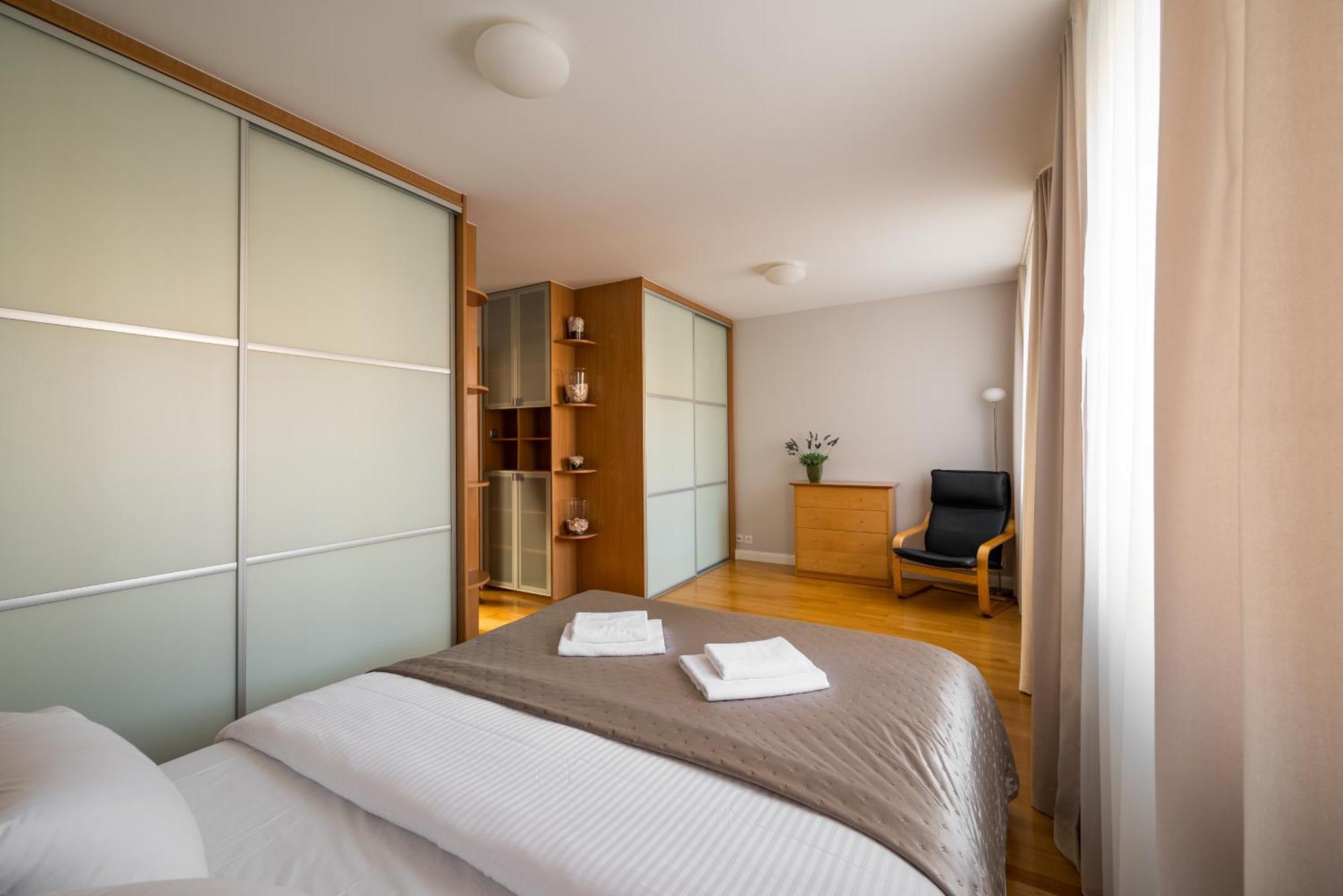 Metro Imielin 2-bedroom Apartment