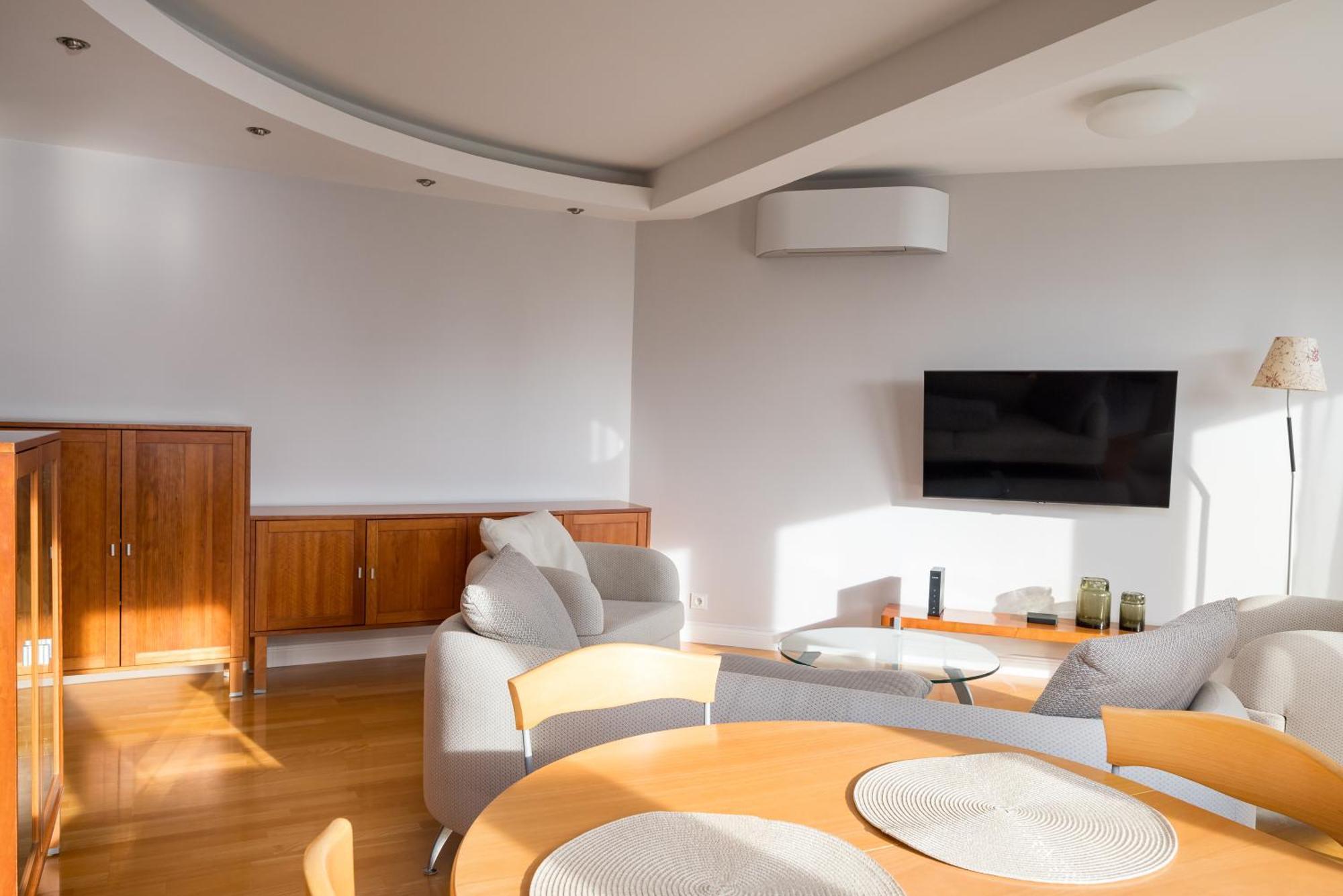 Metro Imielin 2-bedroom Apartment