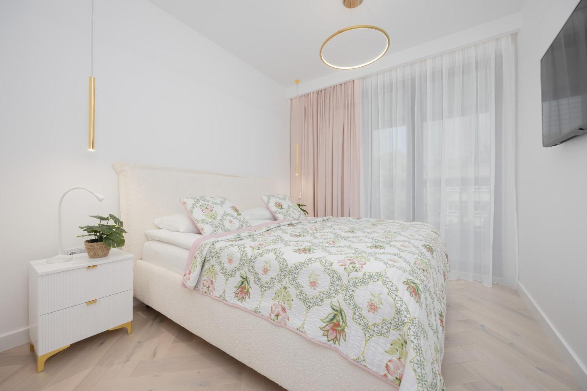 Apartament Lux Grzybowska With Parking By Renters Prestige Warszawa