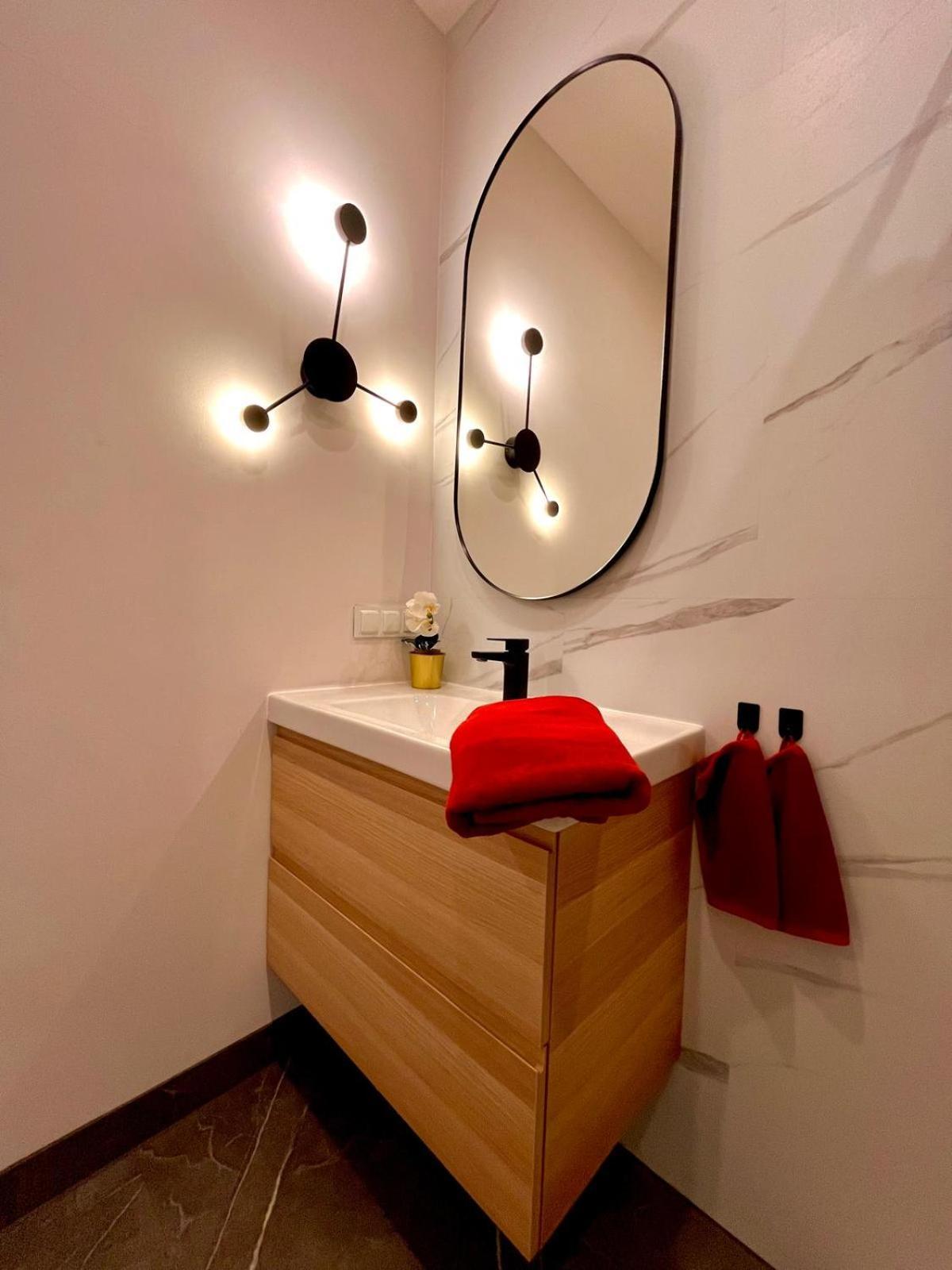 Special 1 Bed Center *