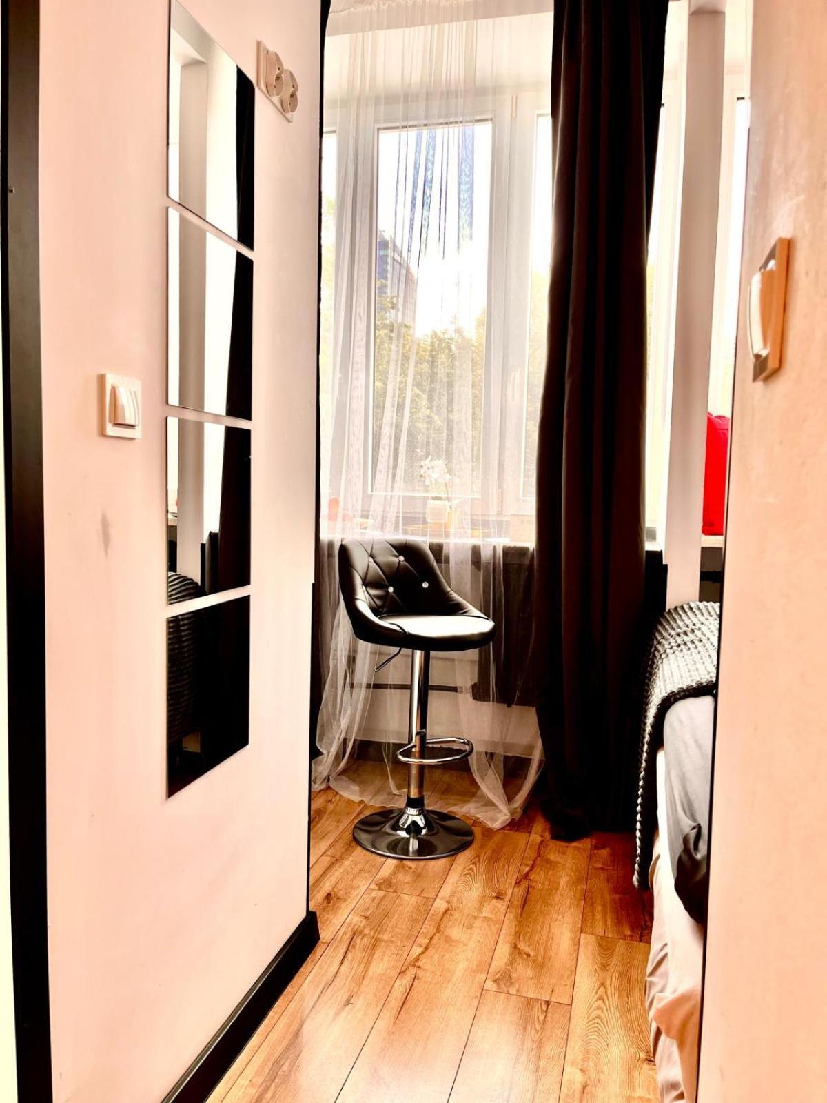 Petit 1 Bed Center