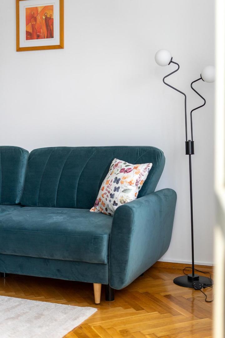 - 9th Floor, Balcony, Tram&bus - By Rentujemy Apartment *