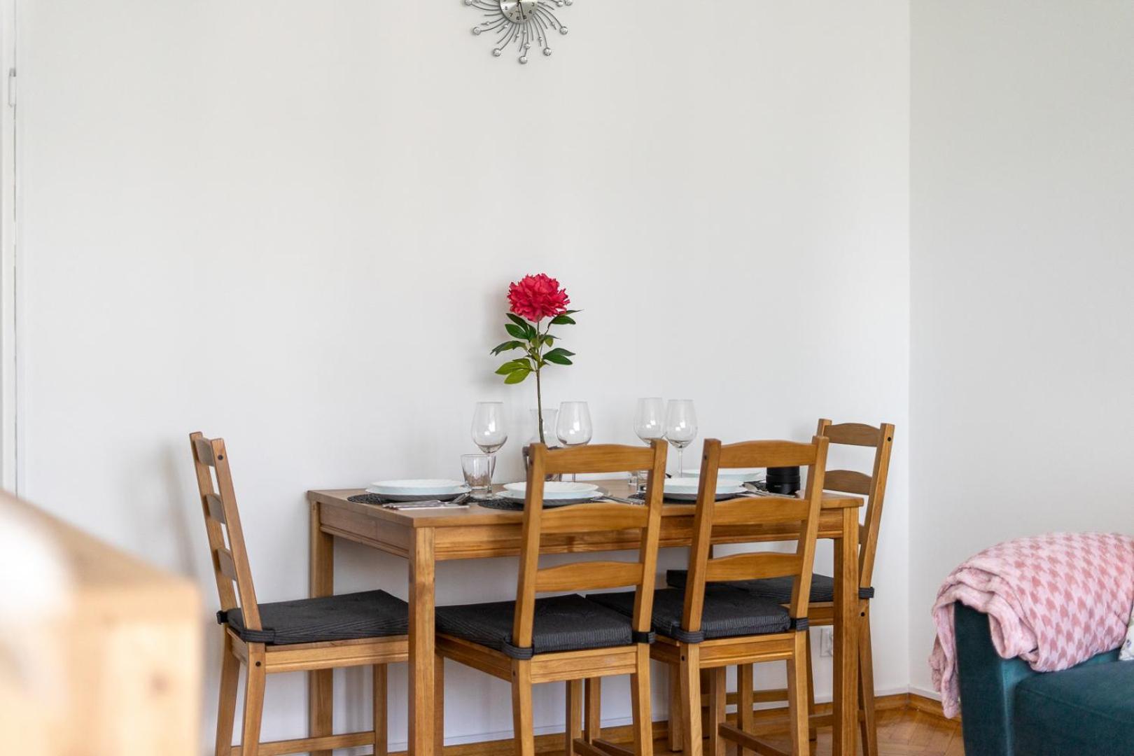- 9th Floor, Balcony, Tram&bus - By Rentujemy Apartment