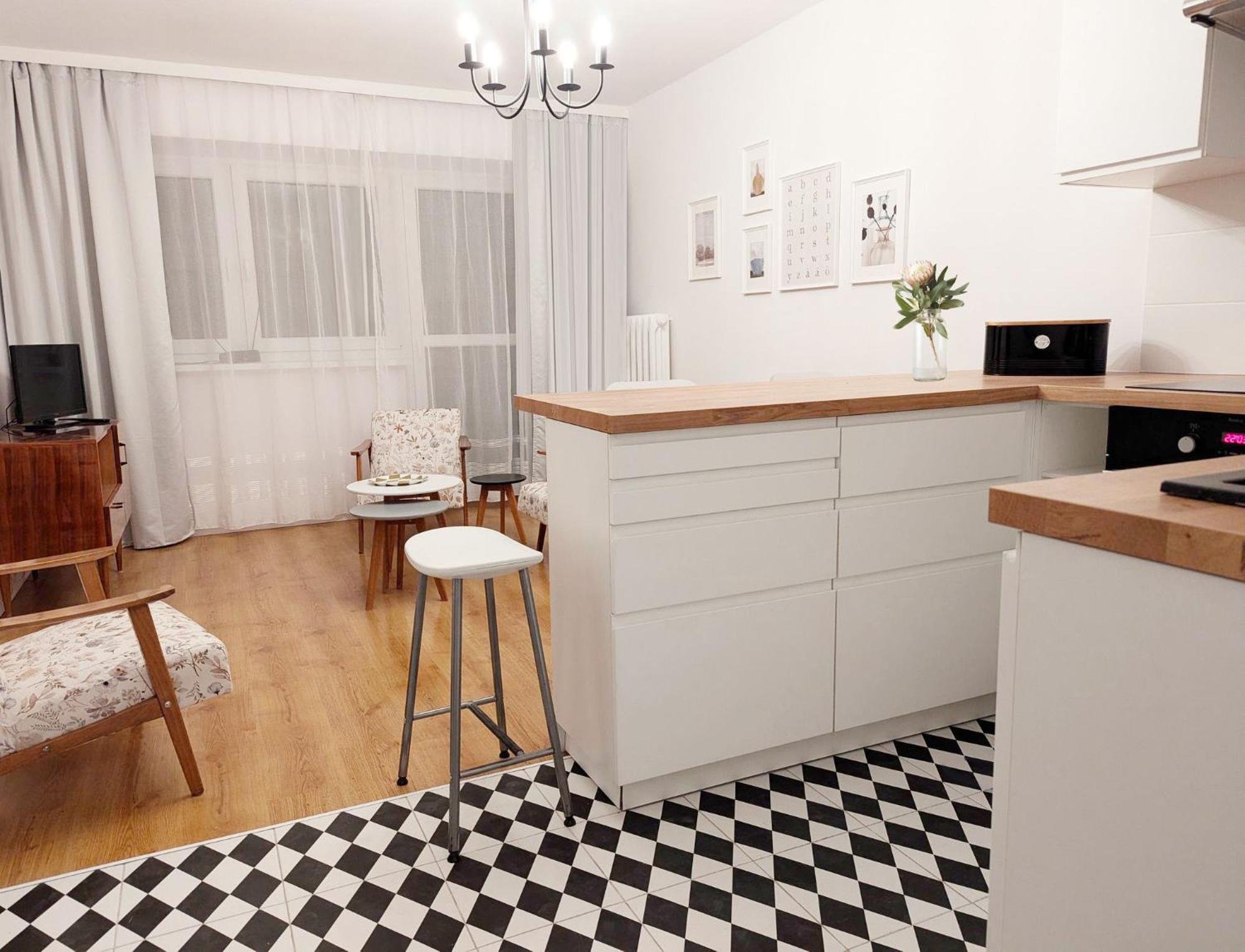 Hej! Jarzebskiego Apartment *