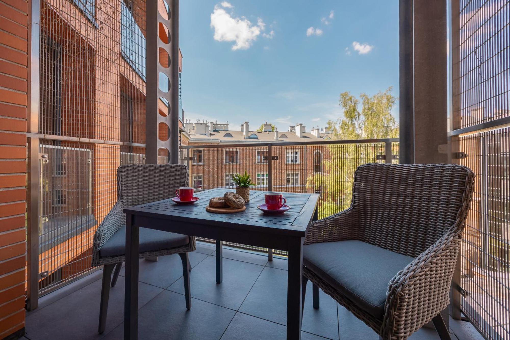Modern & Bright Konesera Near To Pge National Stadium By Renters Apartment *