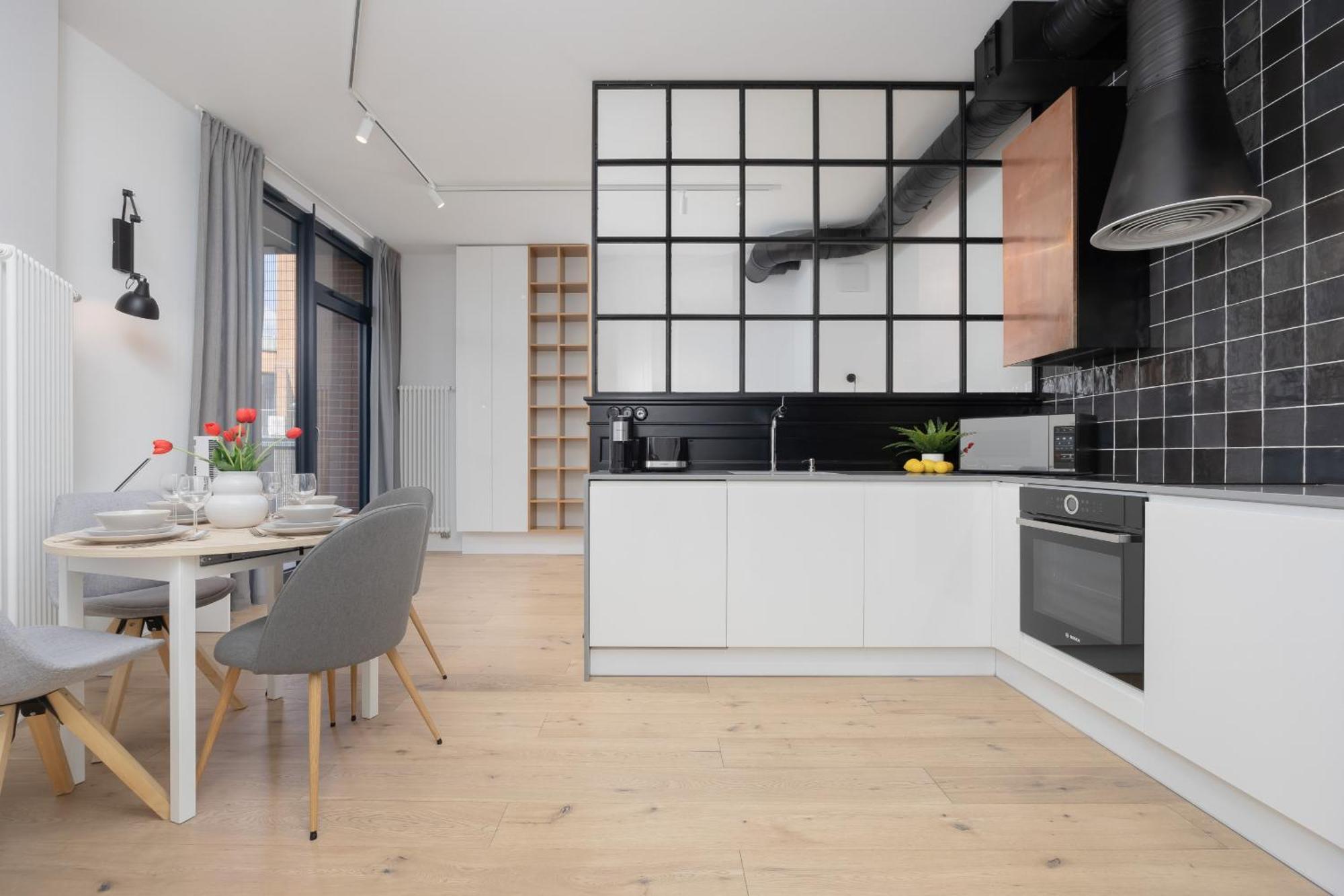 Modern & Bright Konesera Near To Pge National Stadium By Renters Apartment