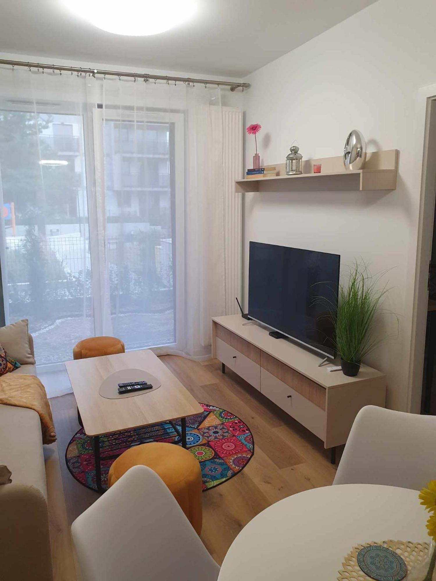 Colorful Apartament 2 Pokojowy Z Malym Ogrodkiem W Warszawie Apartamento *