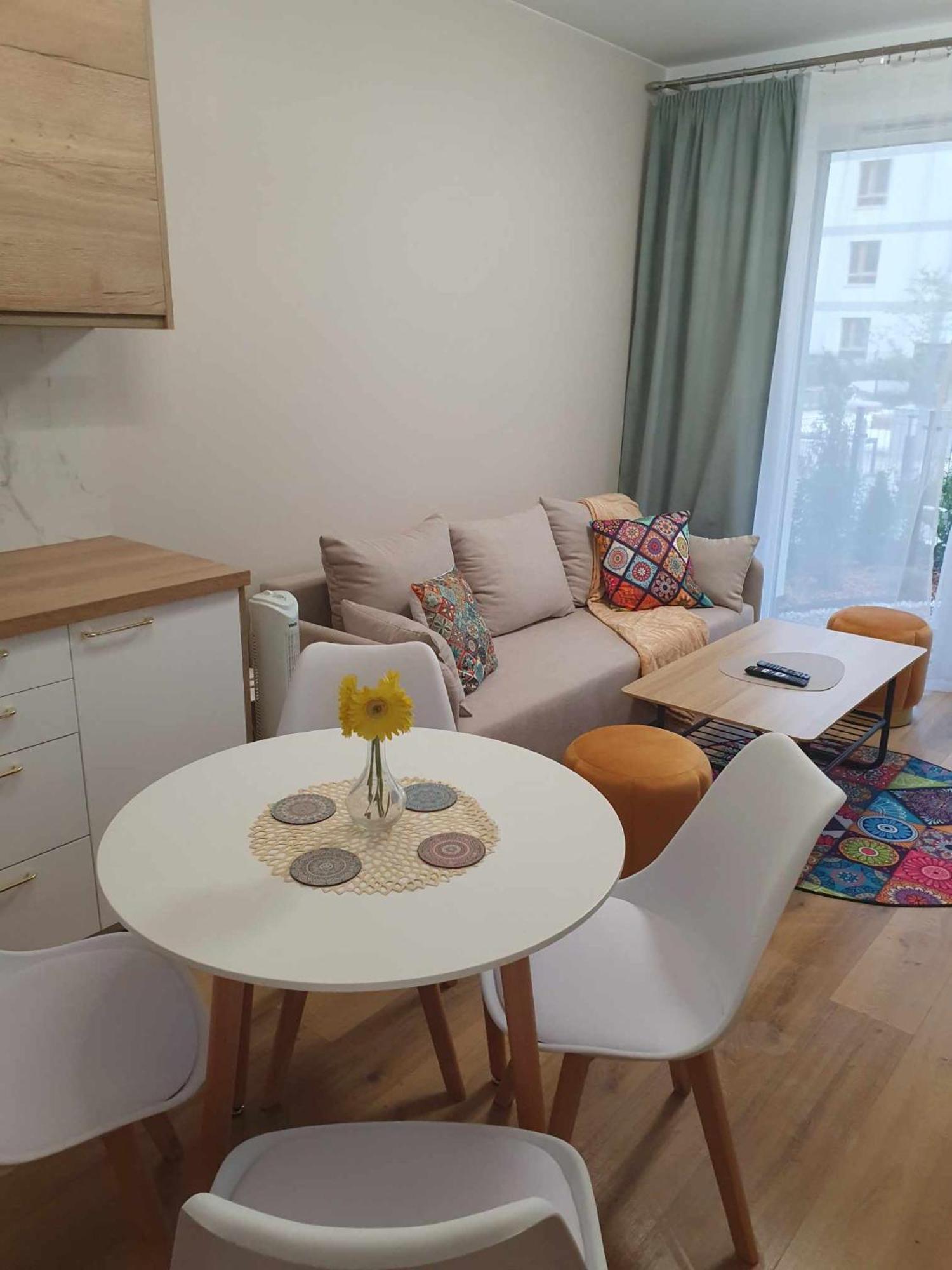 Apartamento Colorful Apartament 2 Pokojowy Z Malym Ogrodkiem W Warszawie