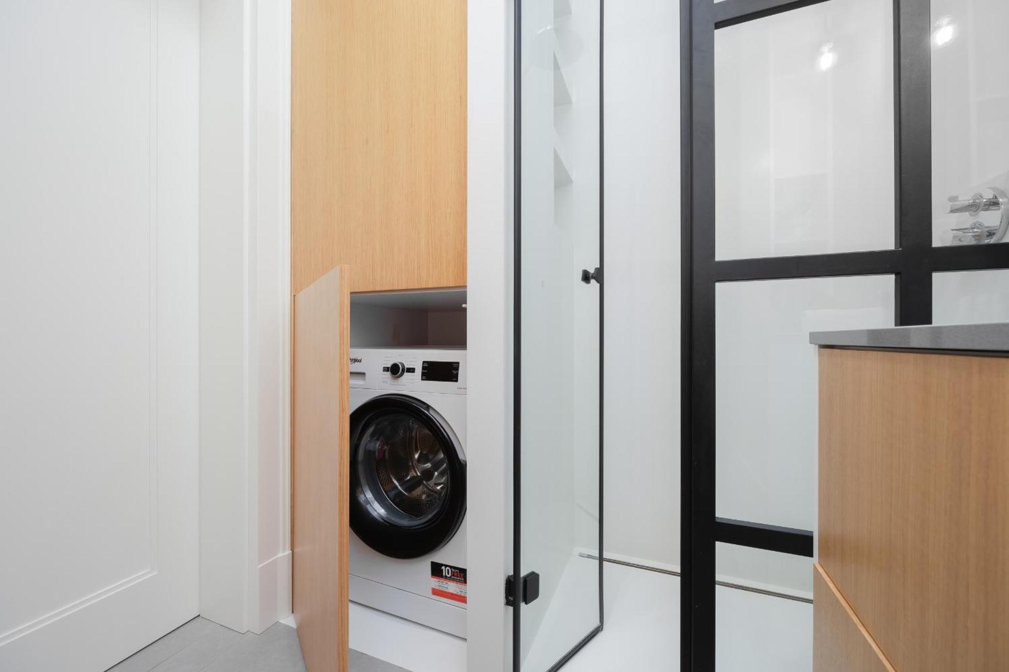 Modern & Bright Konesera Near To Pge National Stadium By Renters Apartment